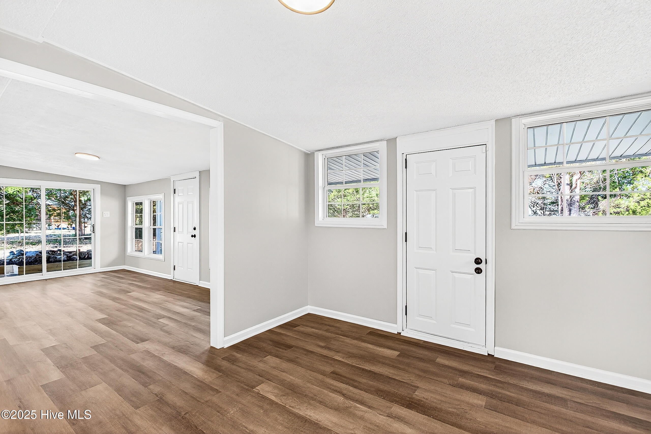 100543296 | Photo 10