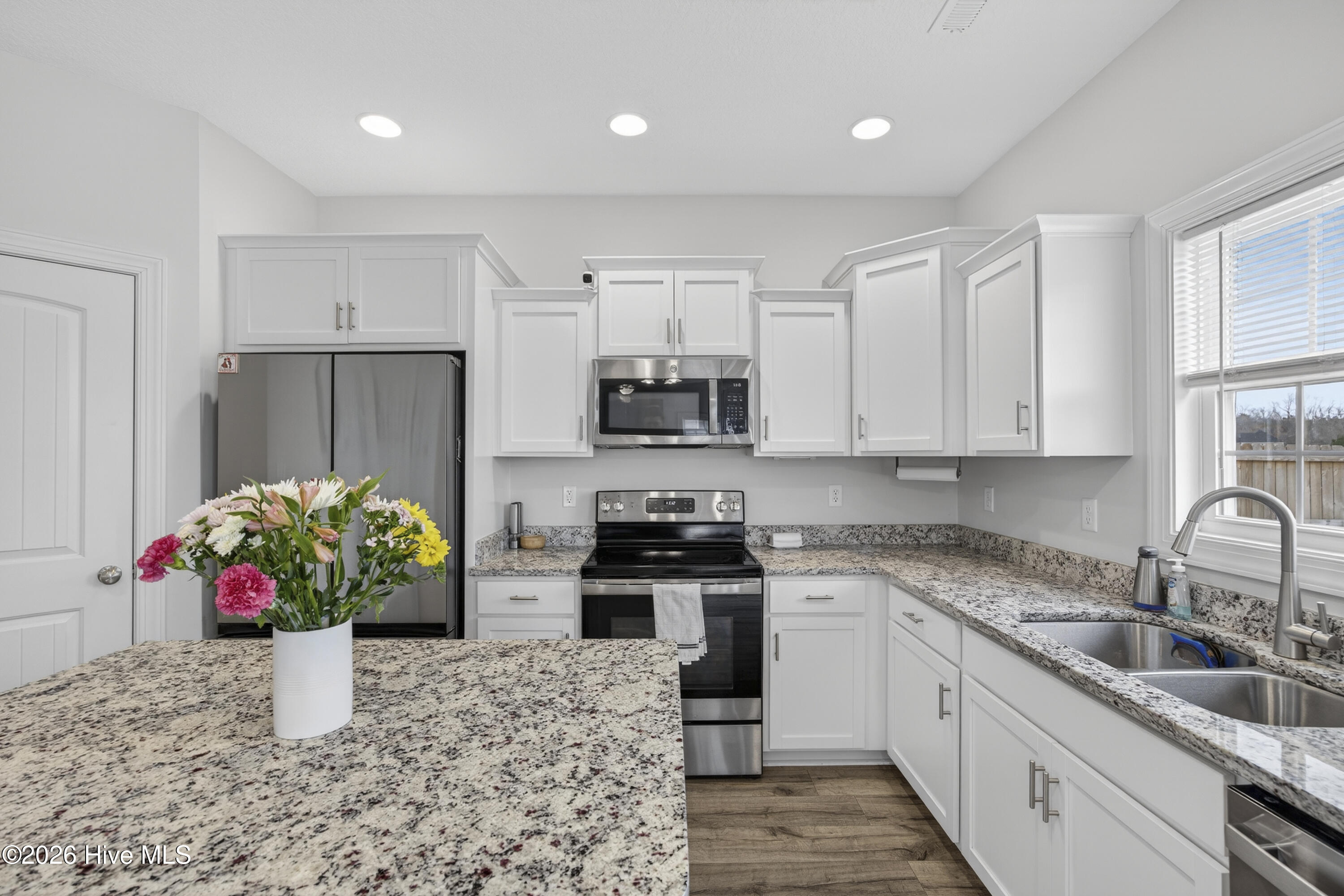 100558052 | Photo 18