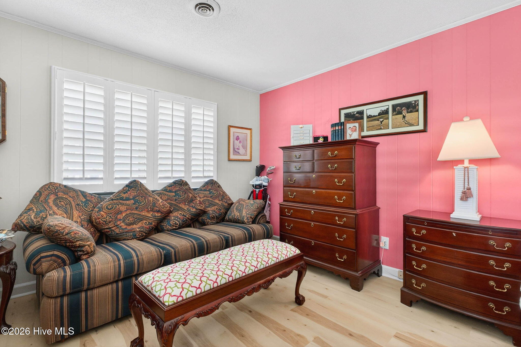 100560739 | Photo 52