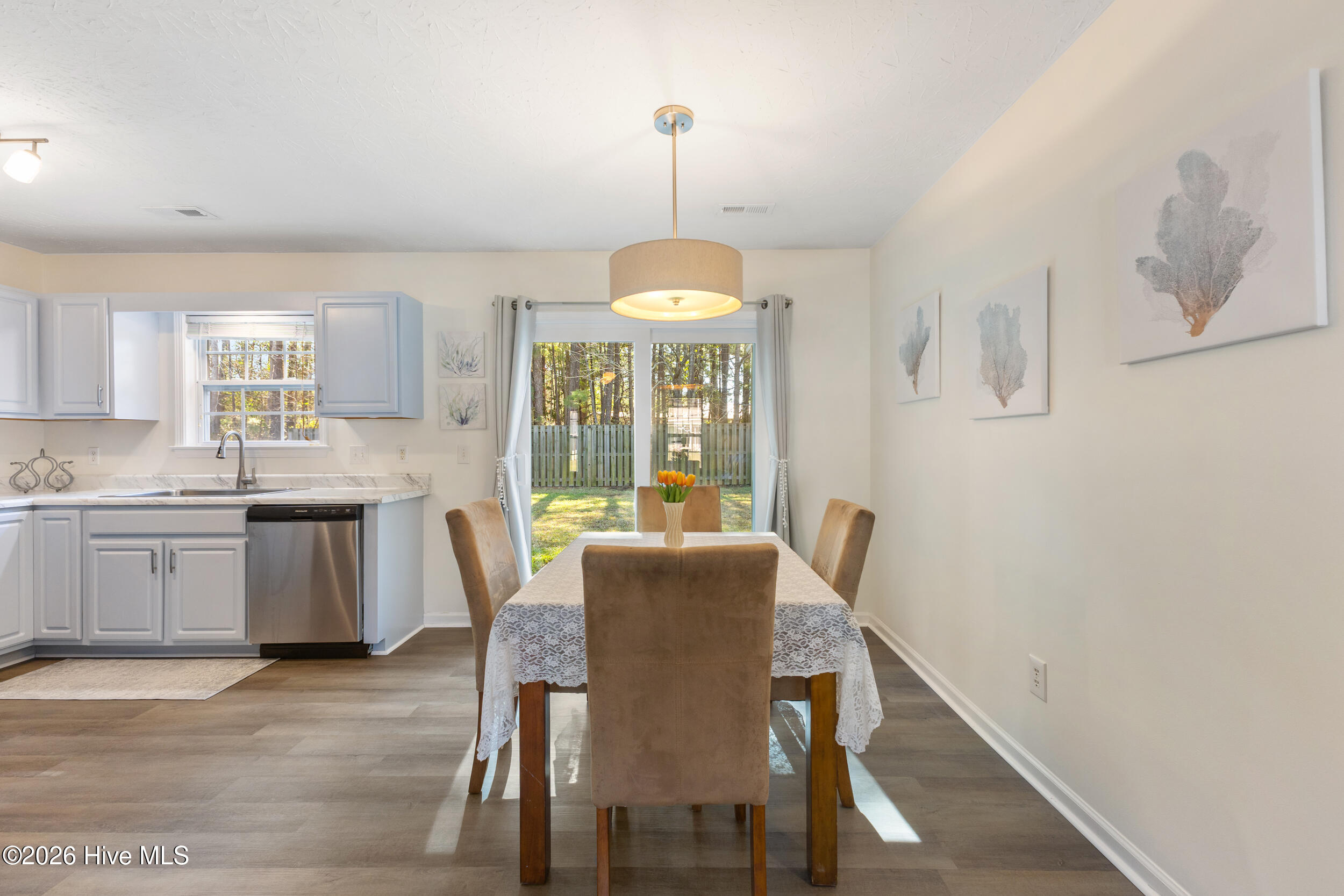 100561177 | Photo 13