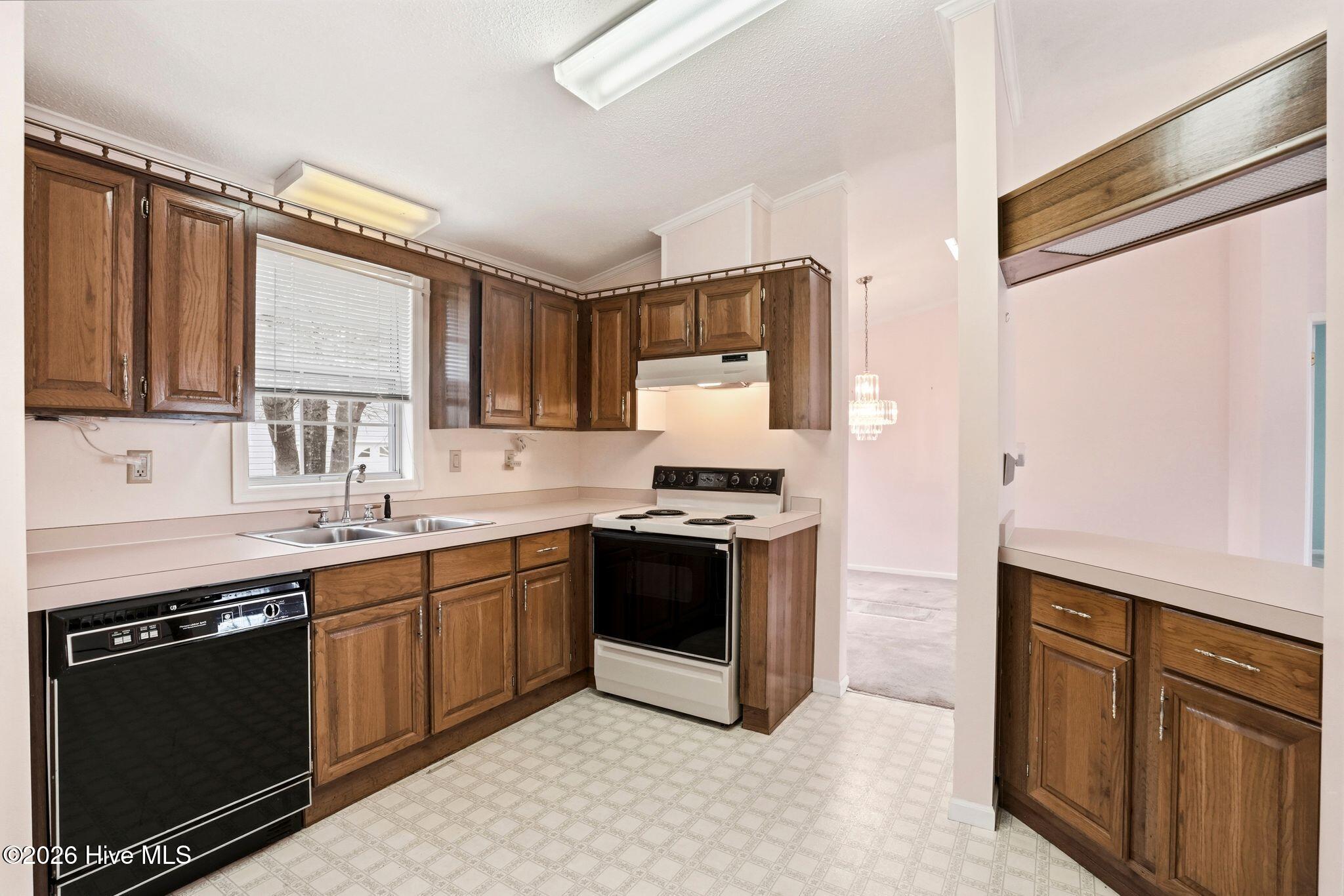 100561756 | Photo 25