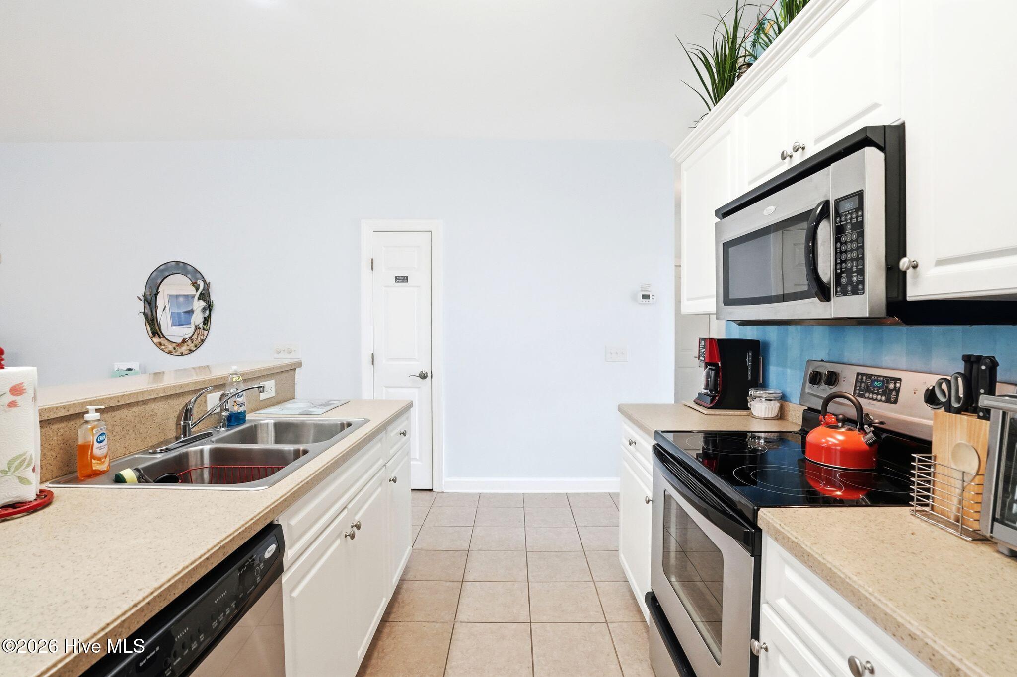 100565288 | Photo 24