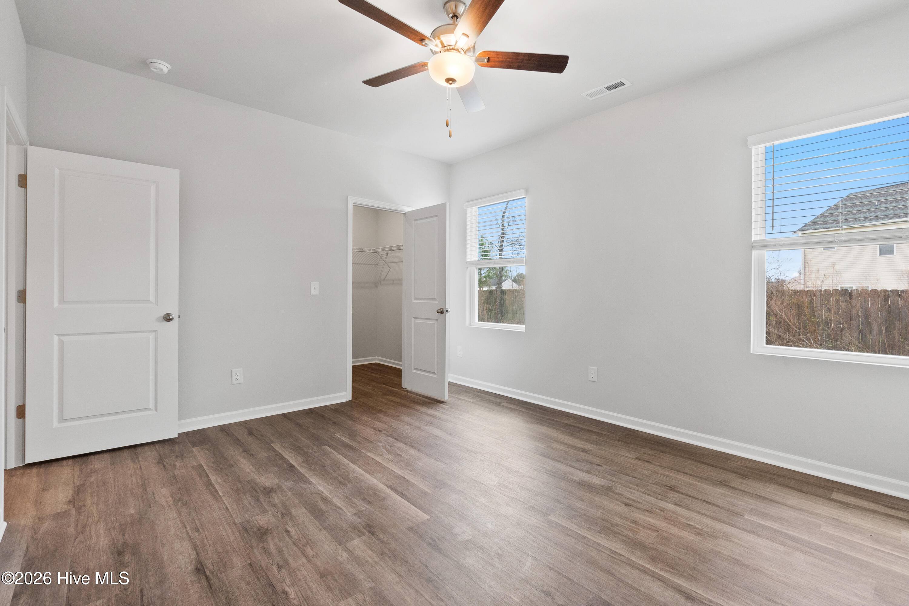 100561846 | Photo 15