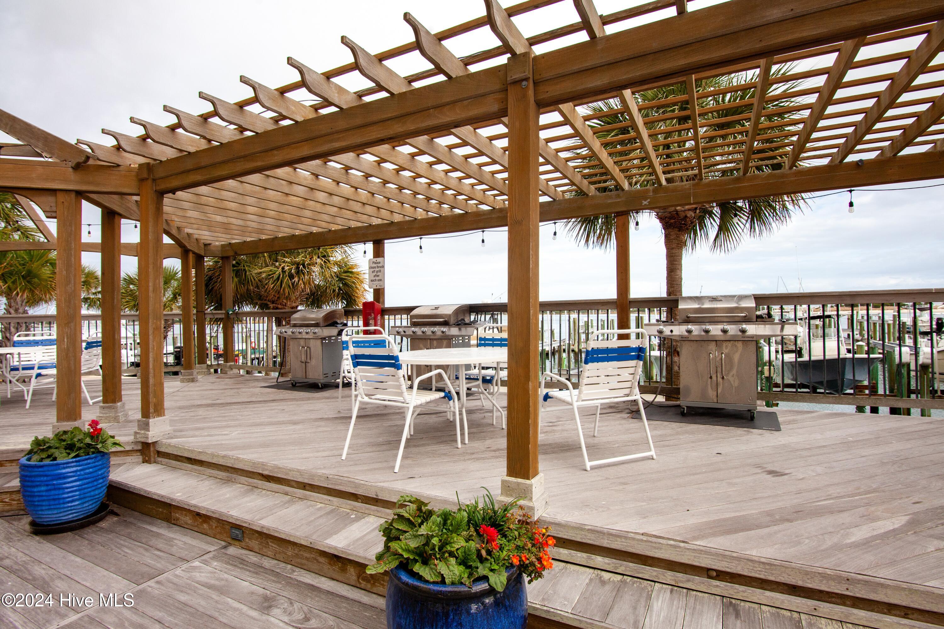 100 Olde Towne Yacht Club 