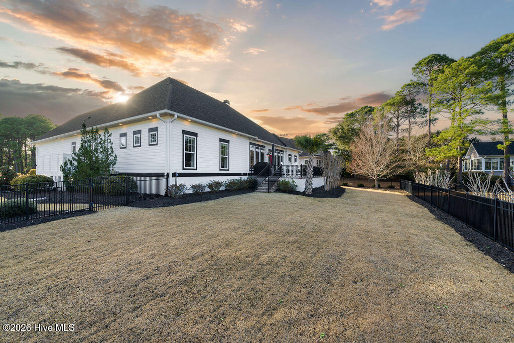 100561843 | Photo 43