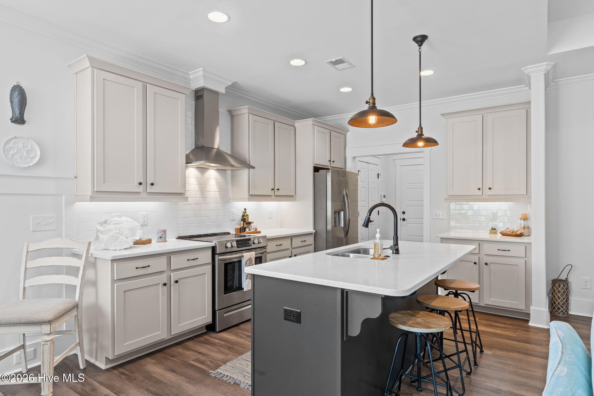 100549326 | Photo 11