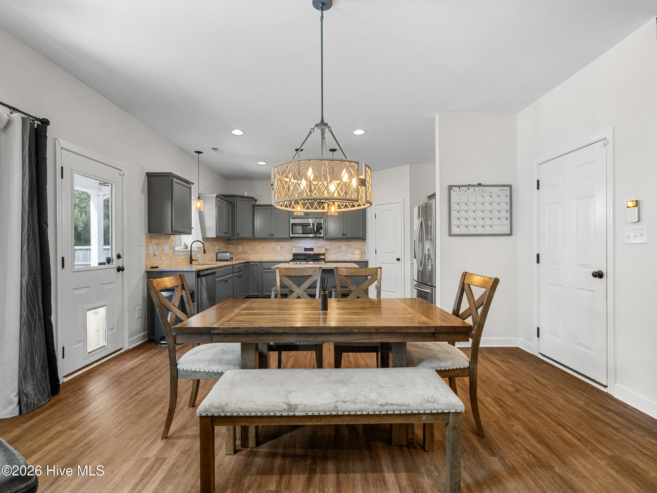 100570237 | Photo 31