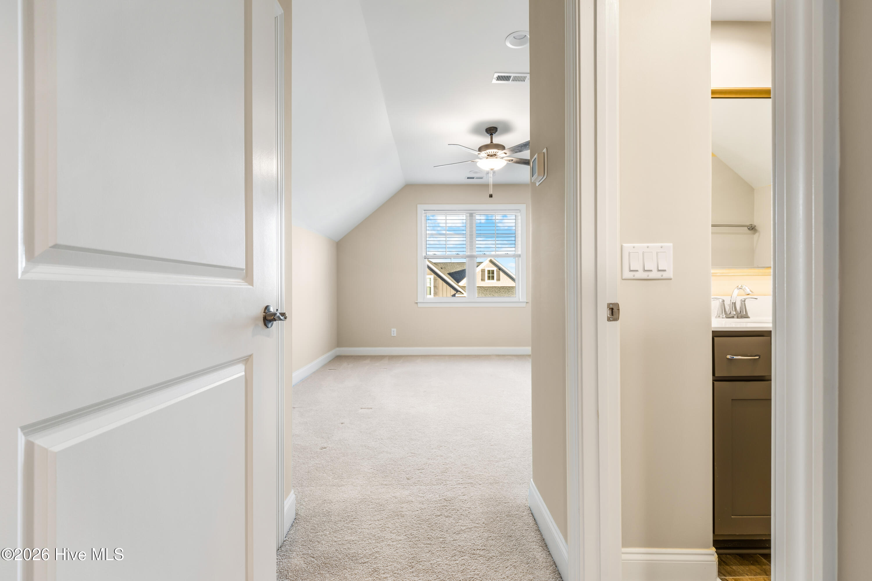 100536175 | Photo 45