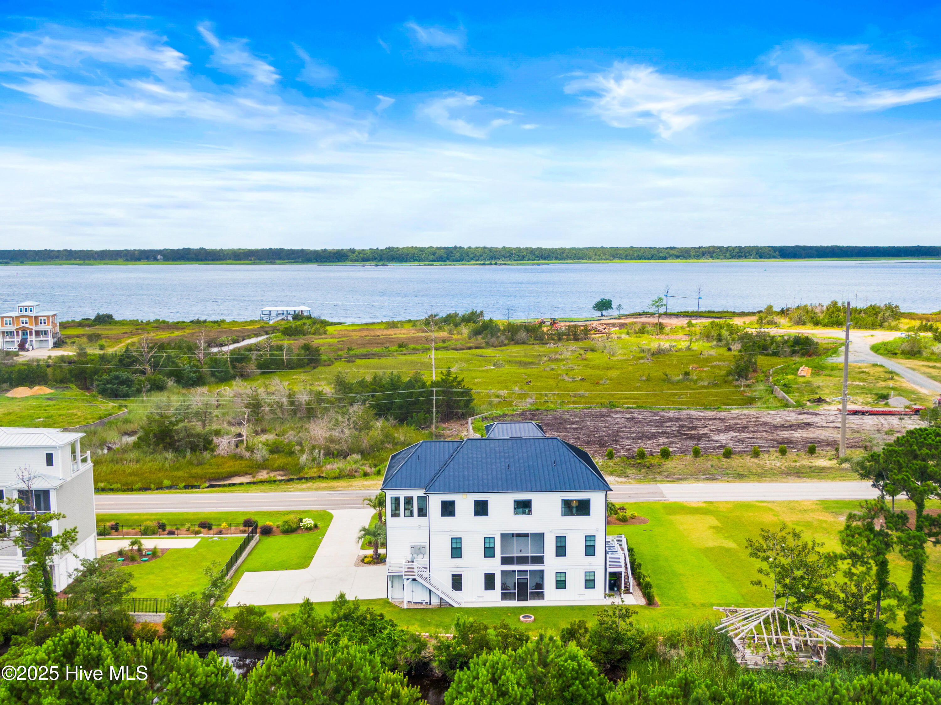 100534624 | Photo 76