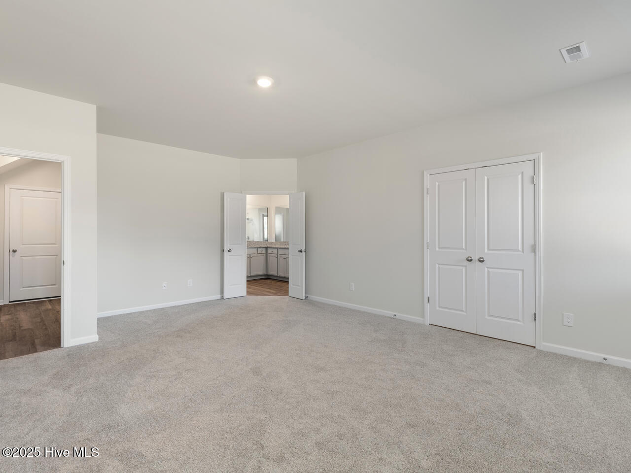 100556641 | Photo 18