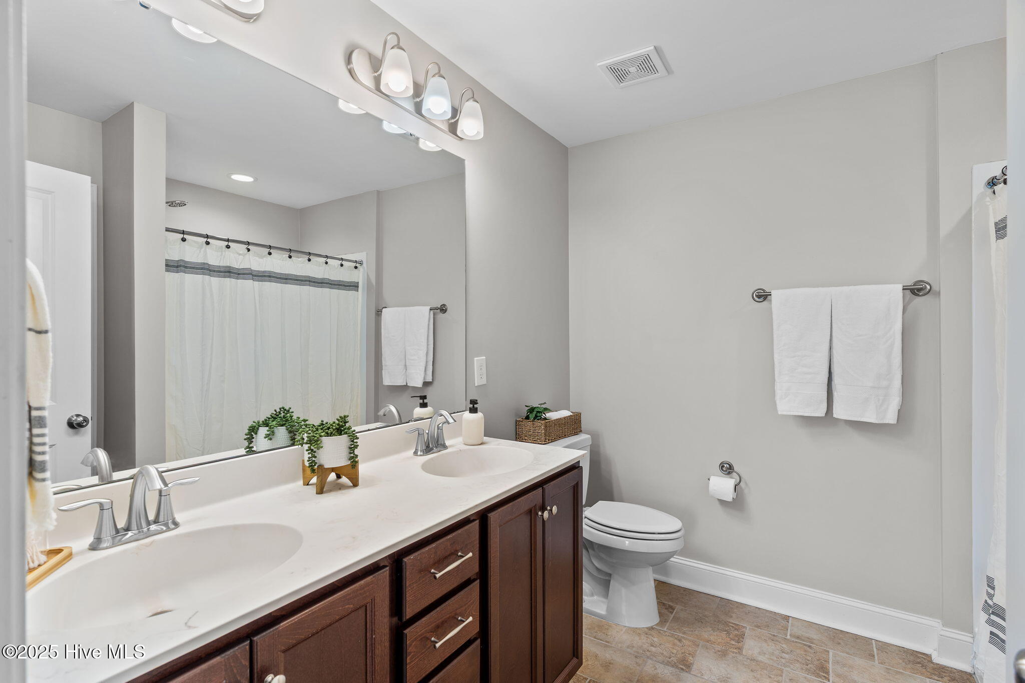 1527 Grey Cliff, Wilmington, NC 28405 – photo 21: 21-primary_bath_vanity