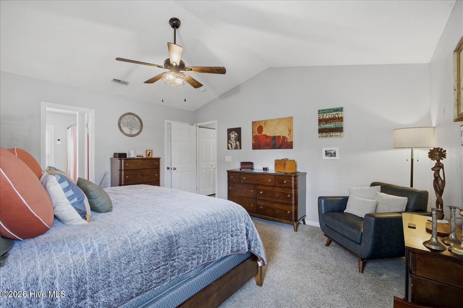 100563445 | Photo 15