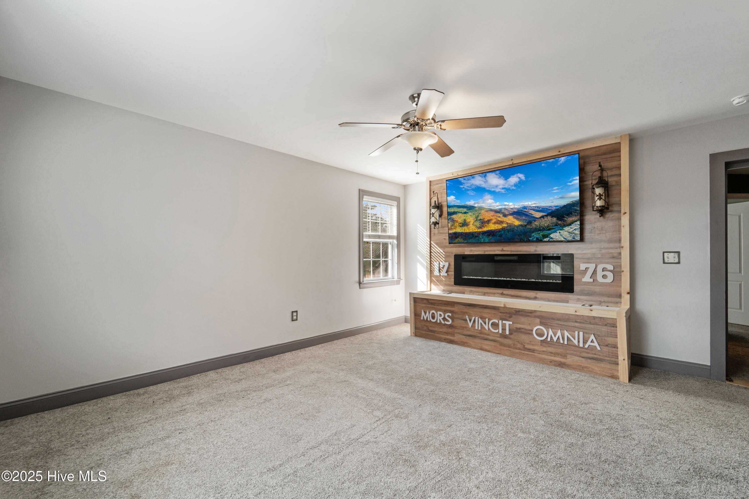 100544127 | Photo 47