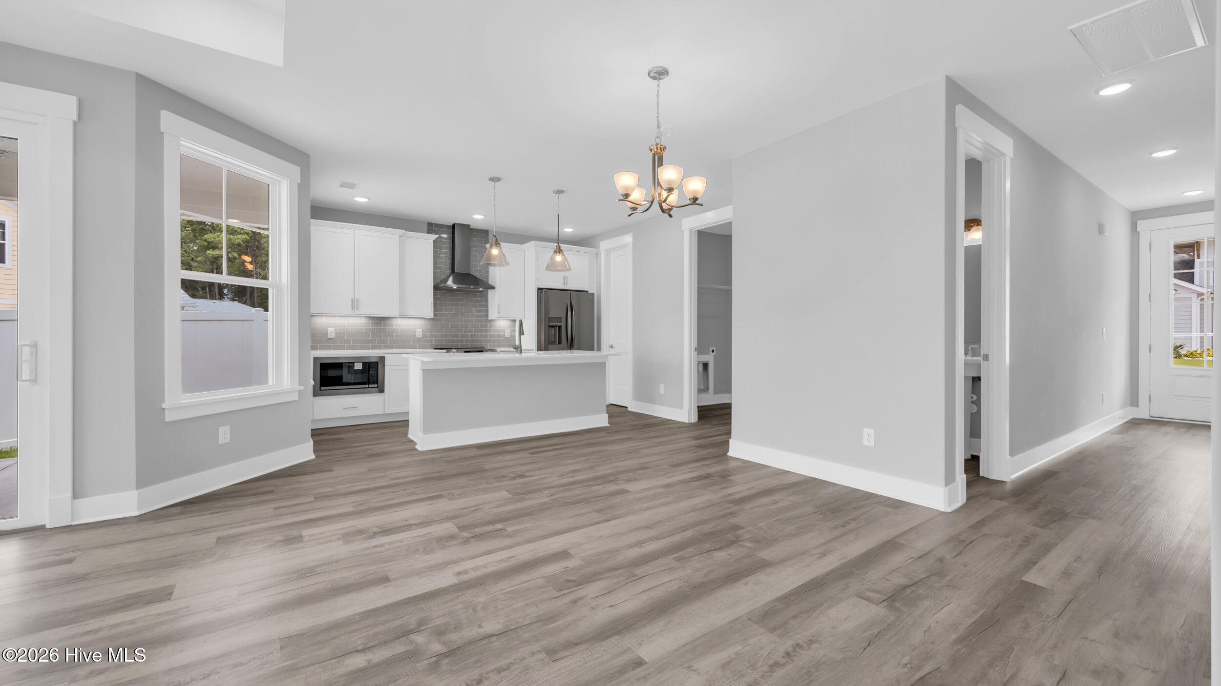 100549844 | Photo 18