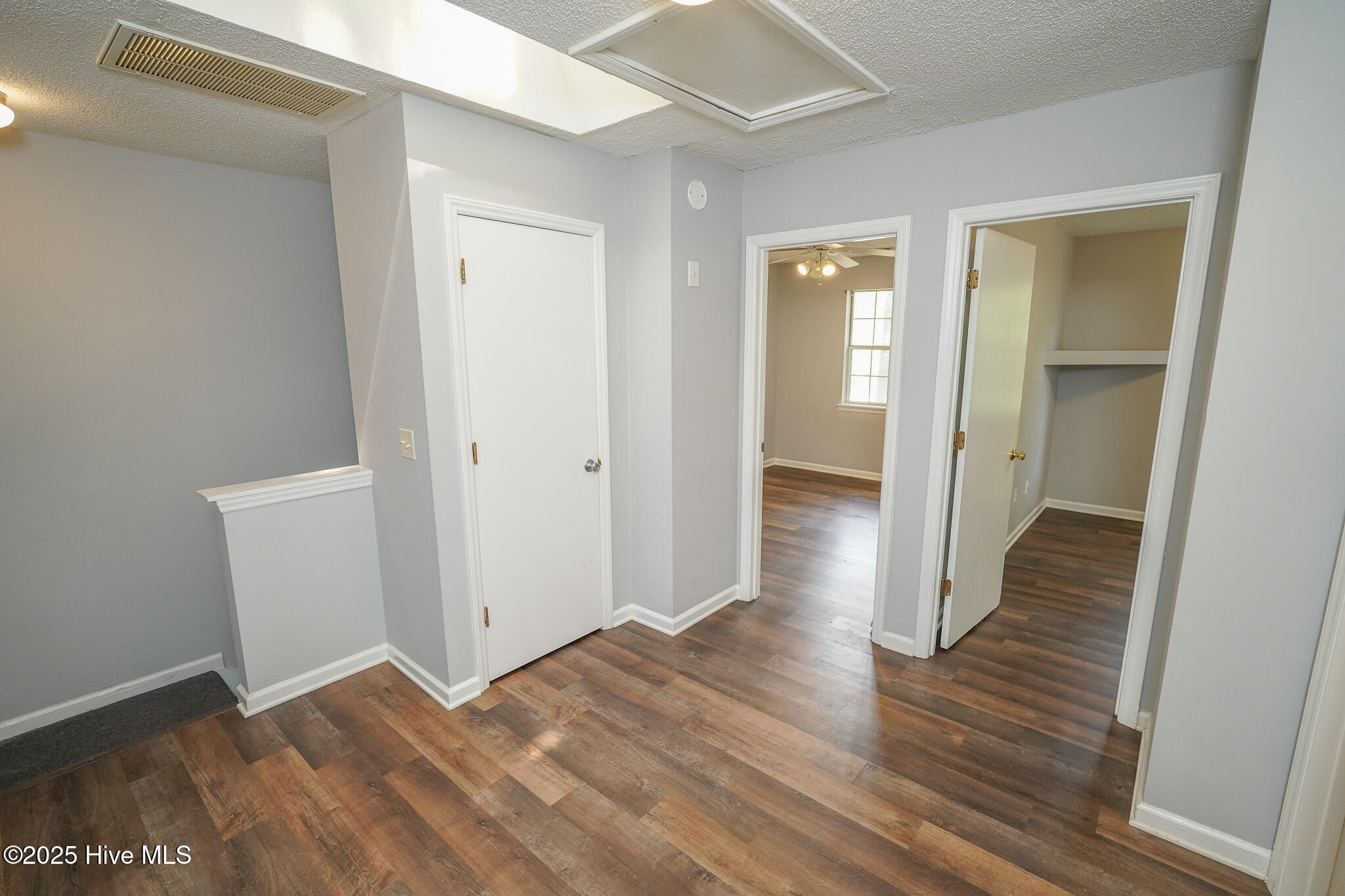 100521141 | Photo 21