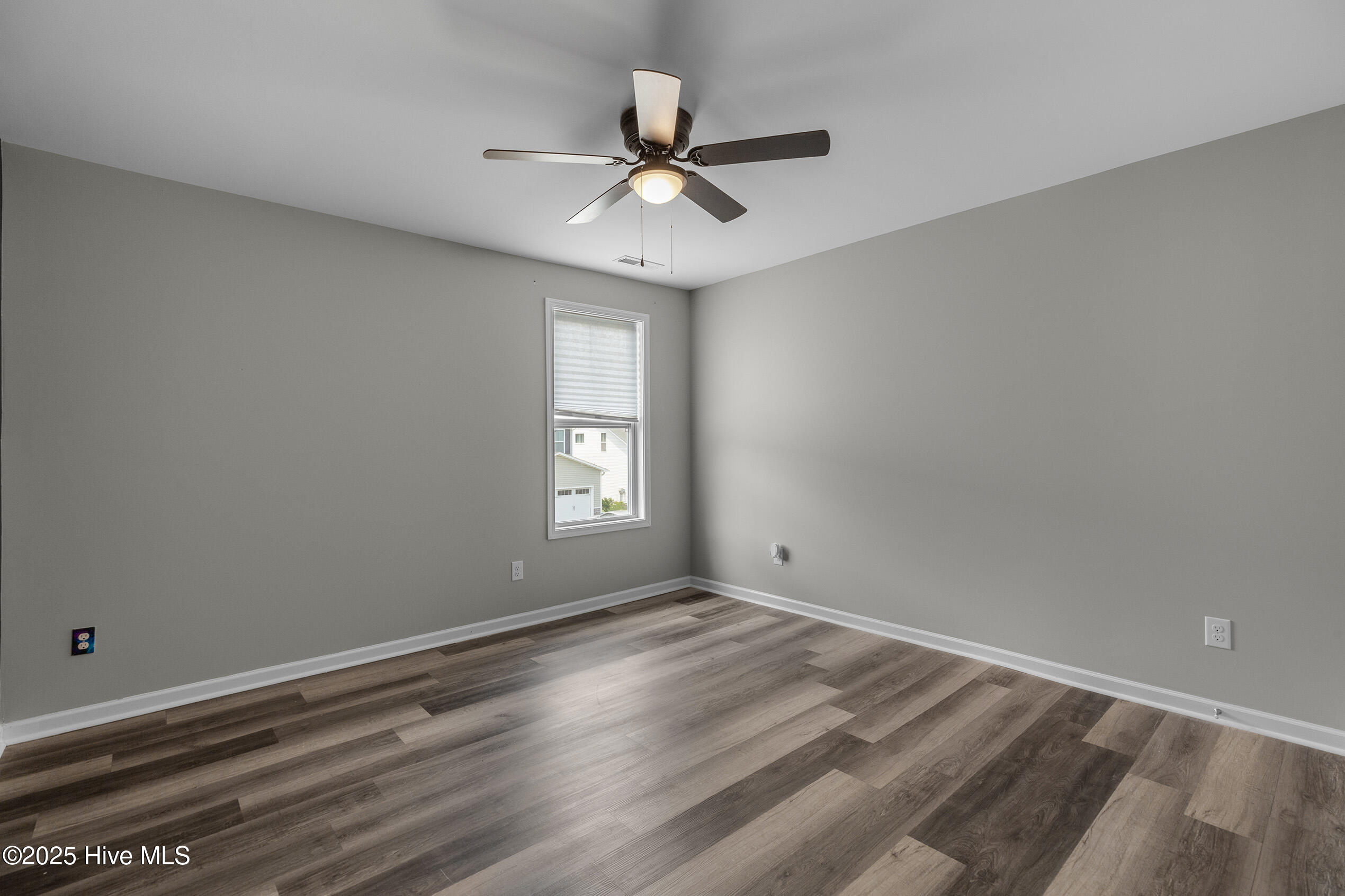 100547149 | Photo 24