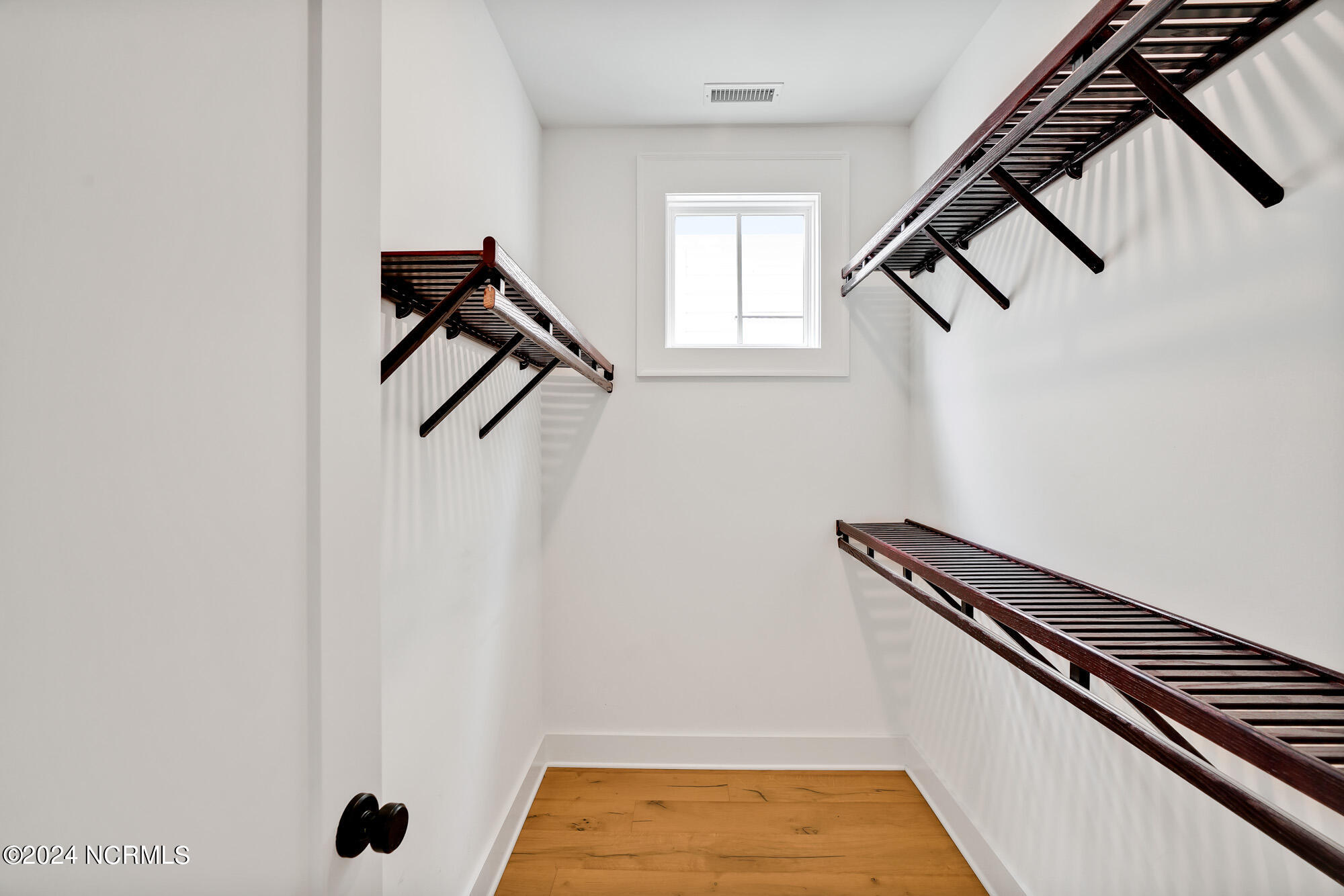 100543550 | Photo 25