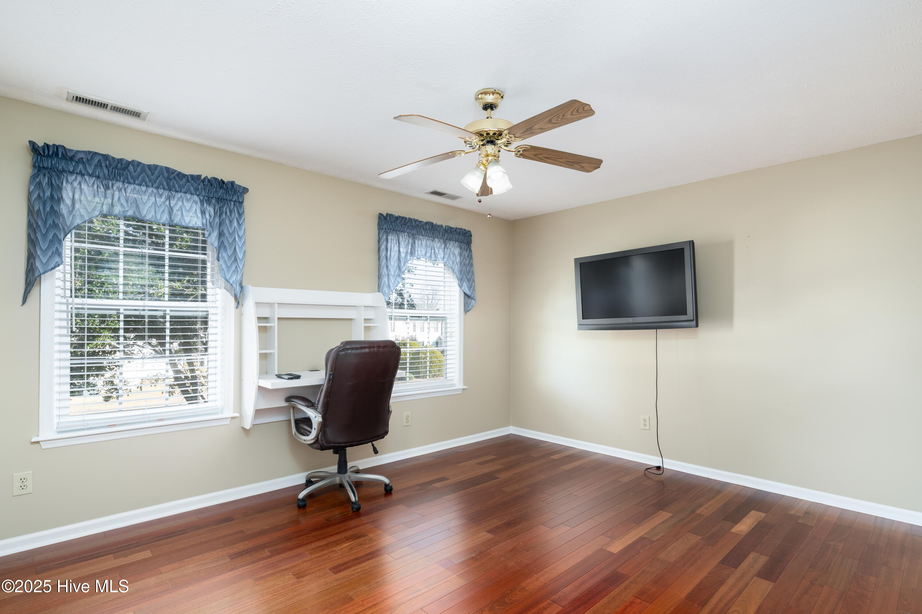 100547414 | Photo 41