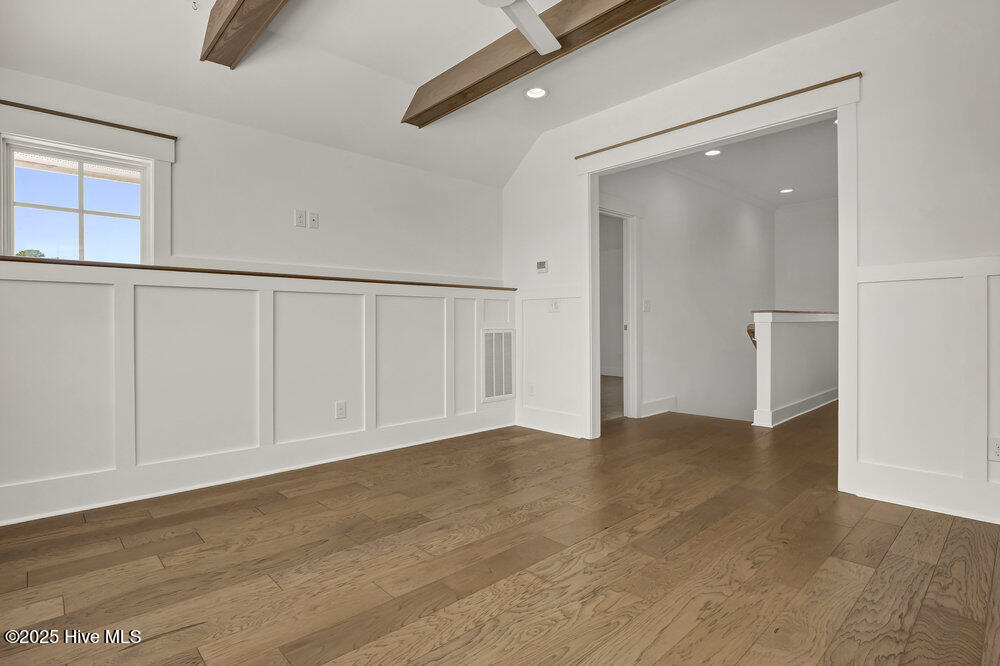 100518047 | Photo 38