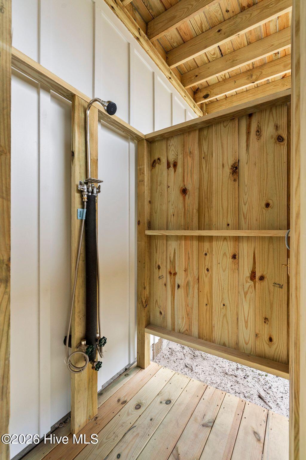 100558023 | Photo 67