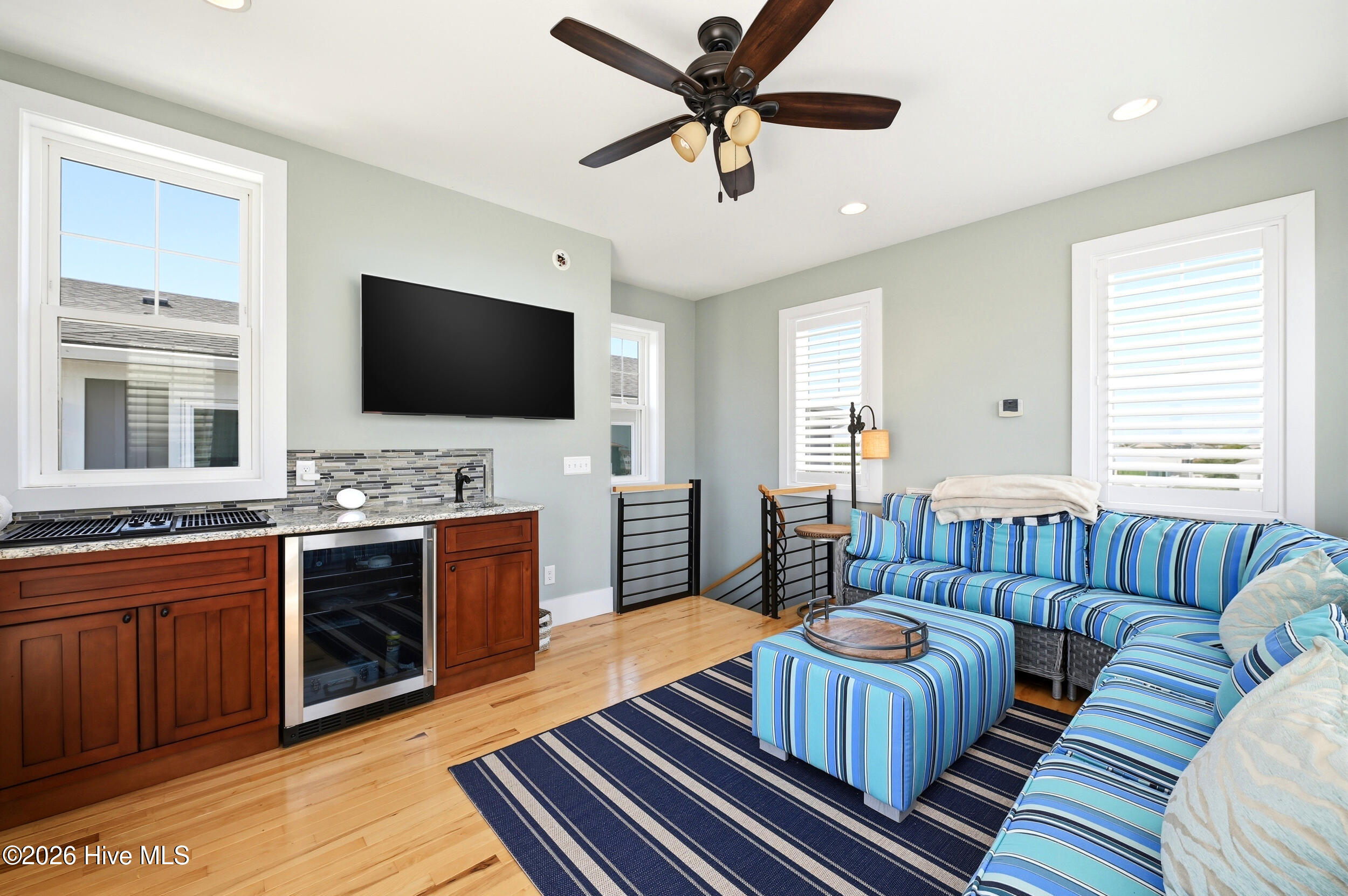 100568408 | Photo 32