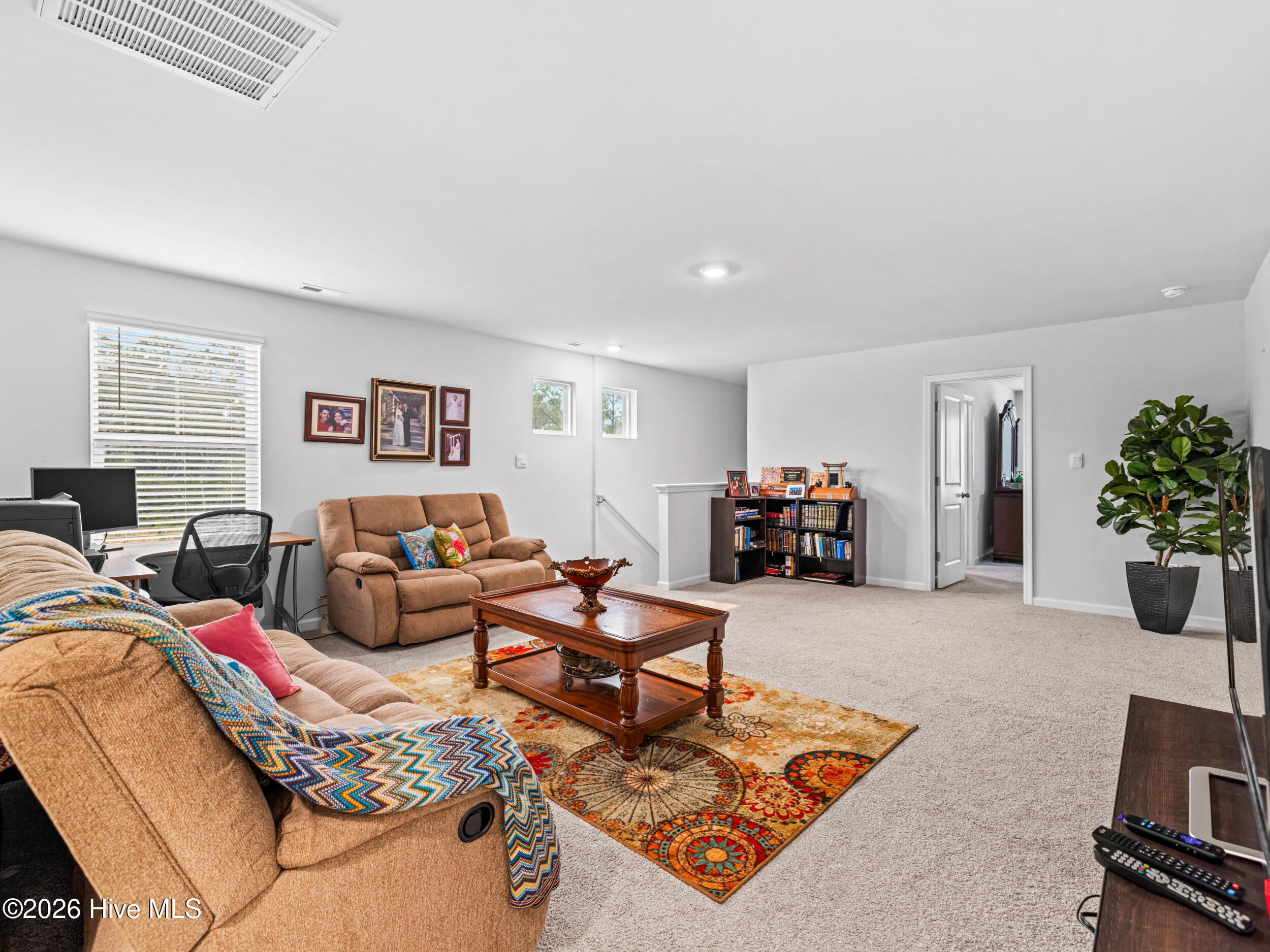 100562938 | Photo 29