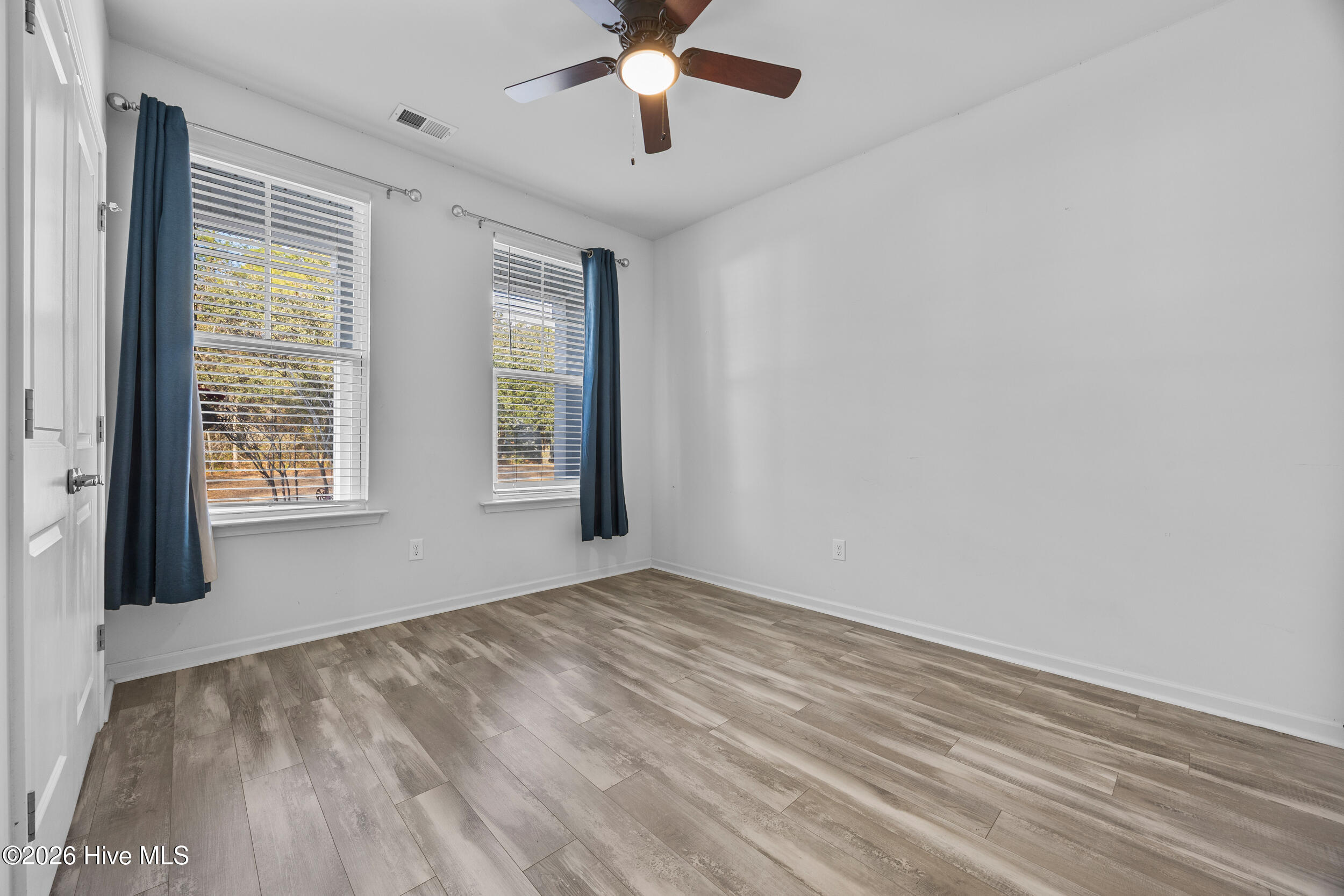 100552645 | Photo 10