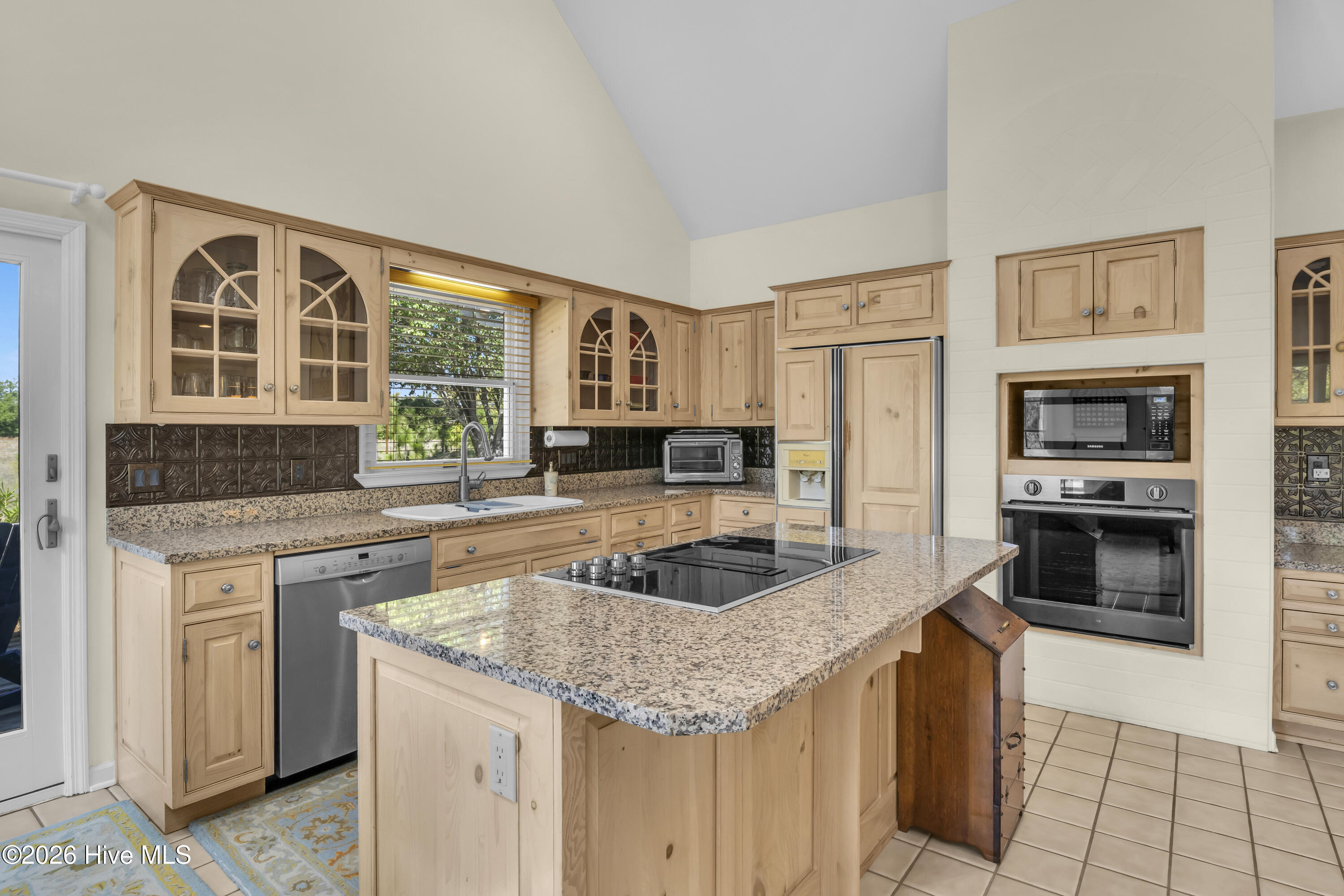 100566160 | Photo 17