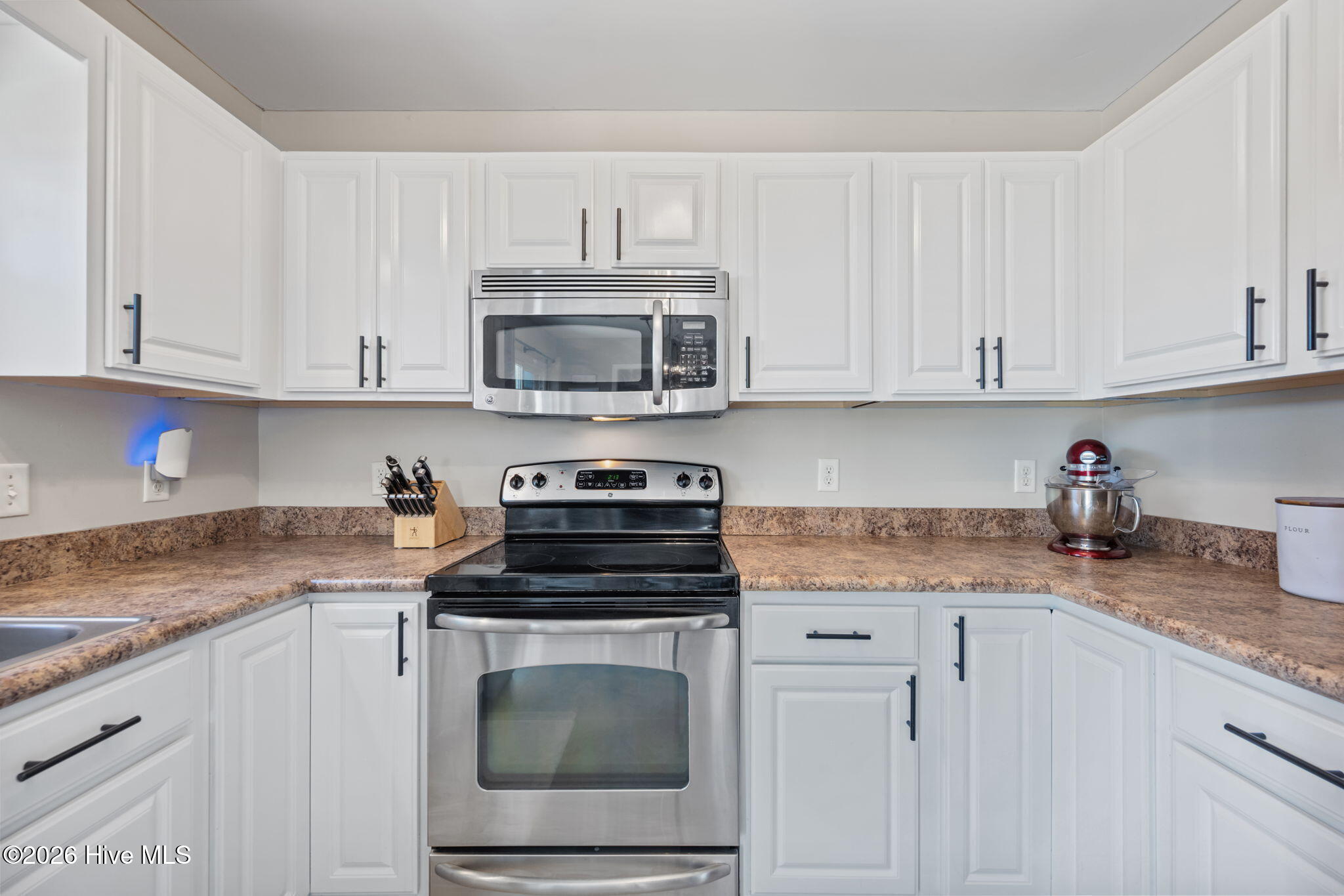 100558999 | Photo 16