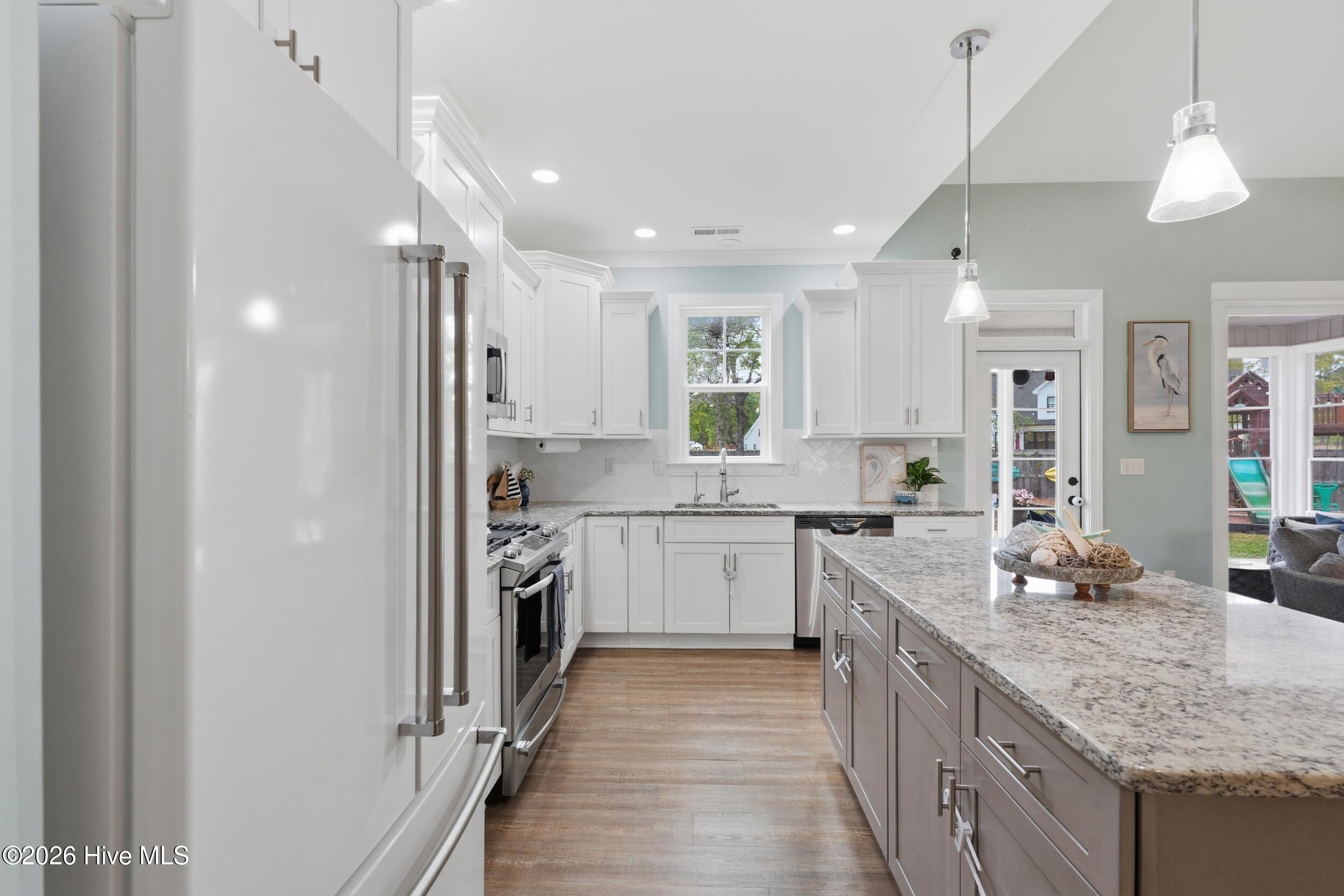 100565388 | Photo 20