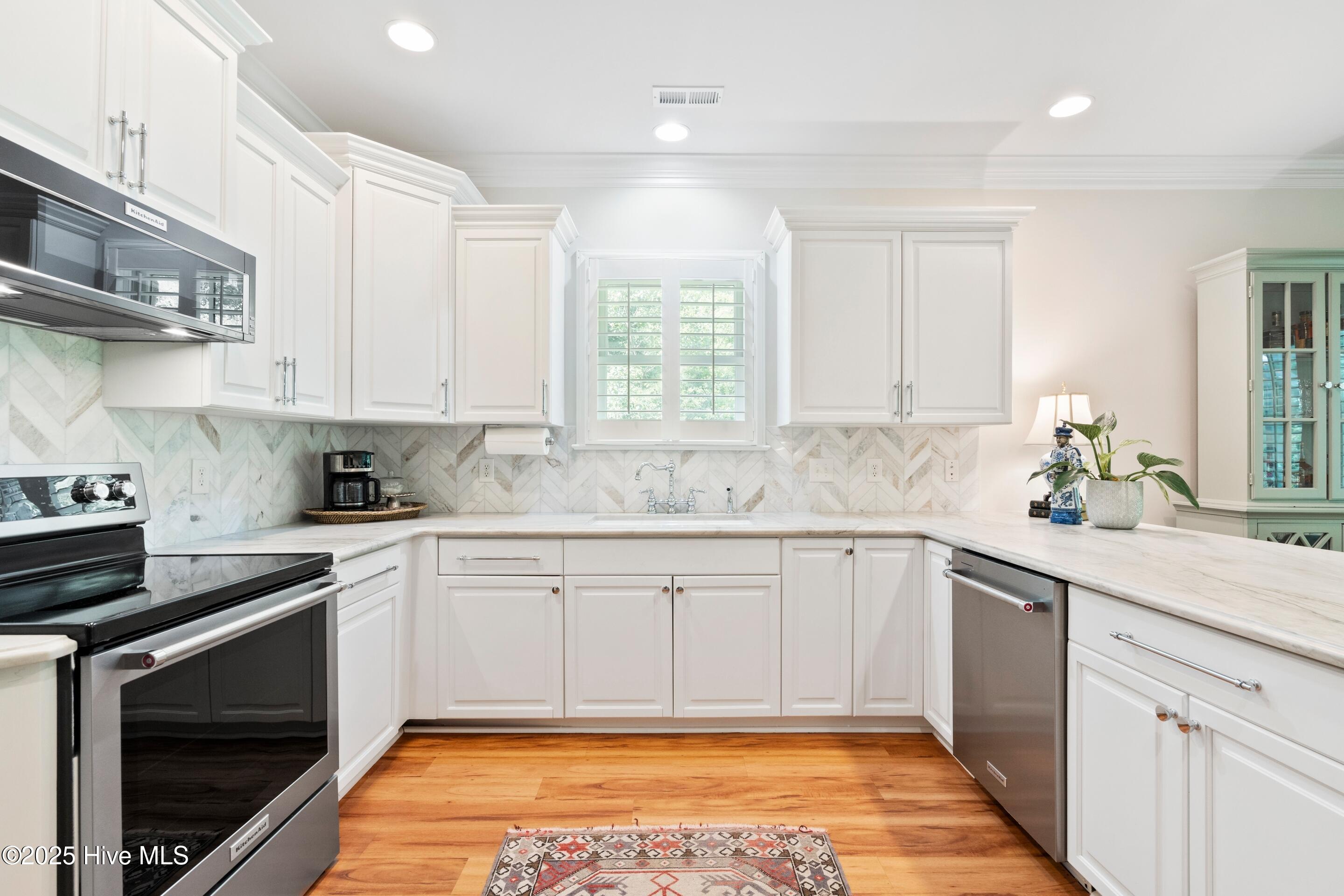 100520389 | Photo 27