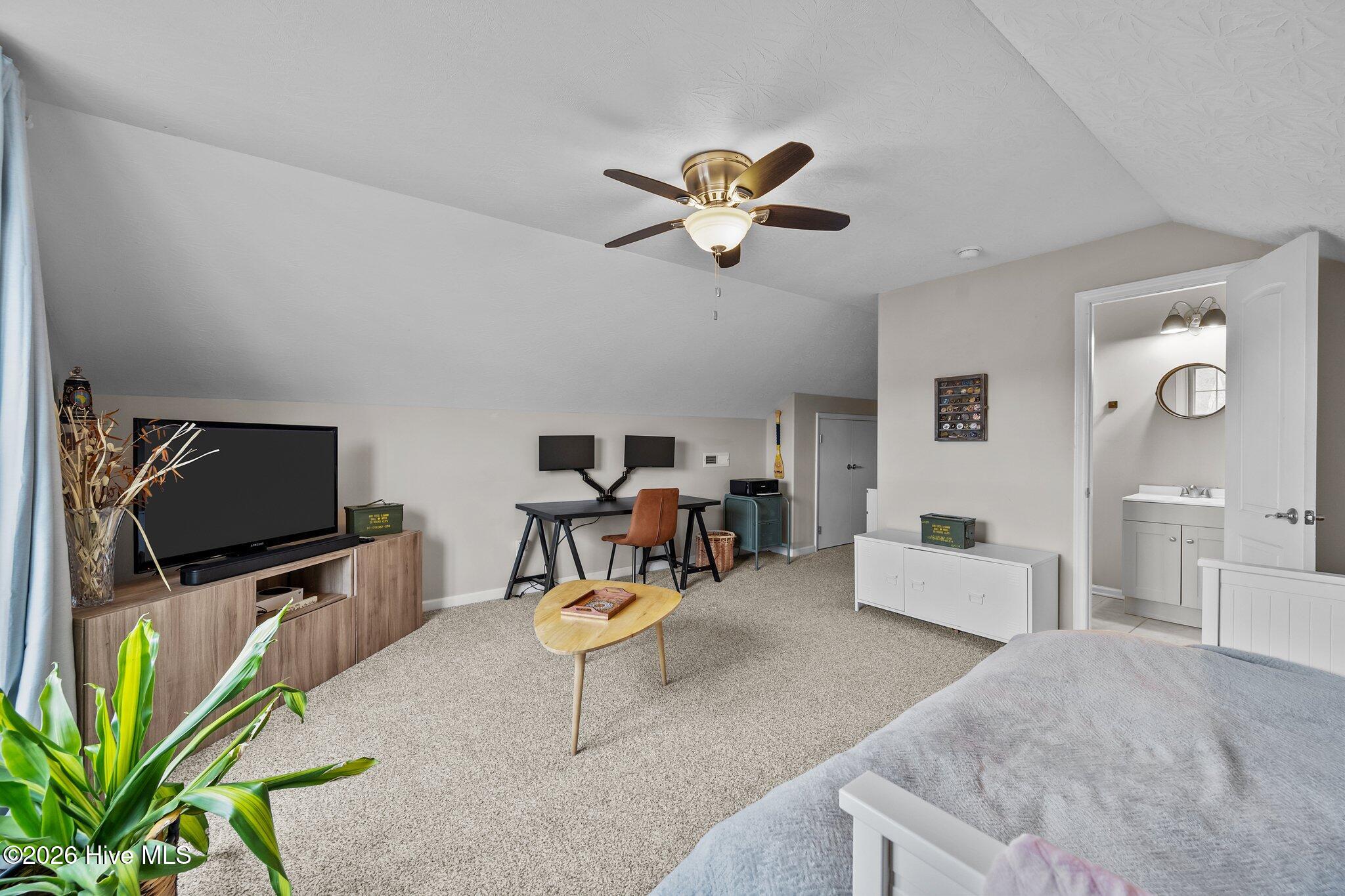 100566120 | Photo 34