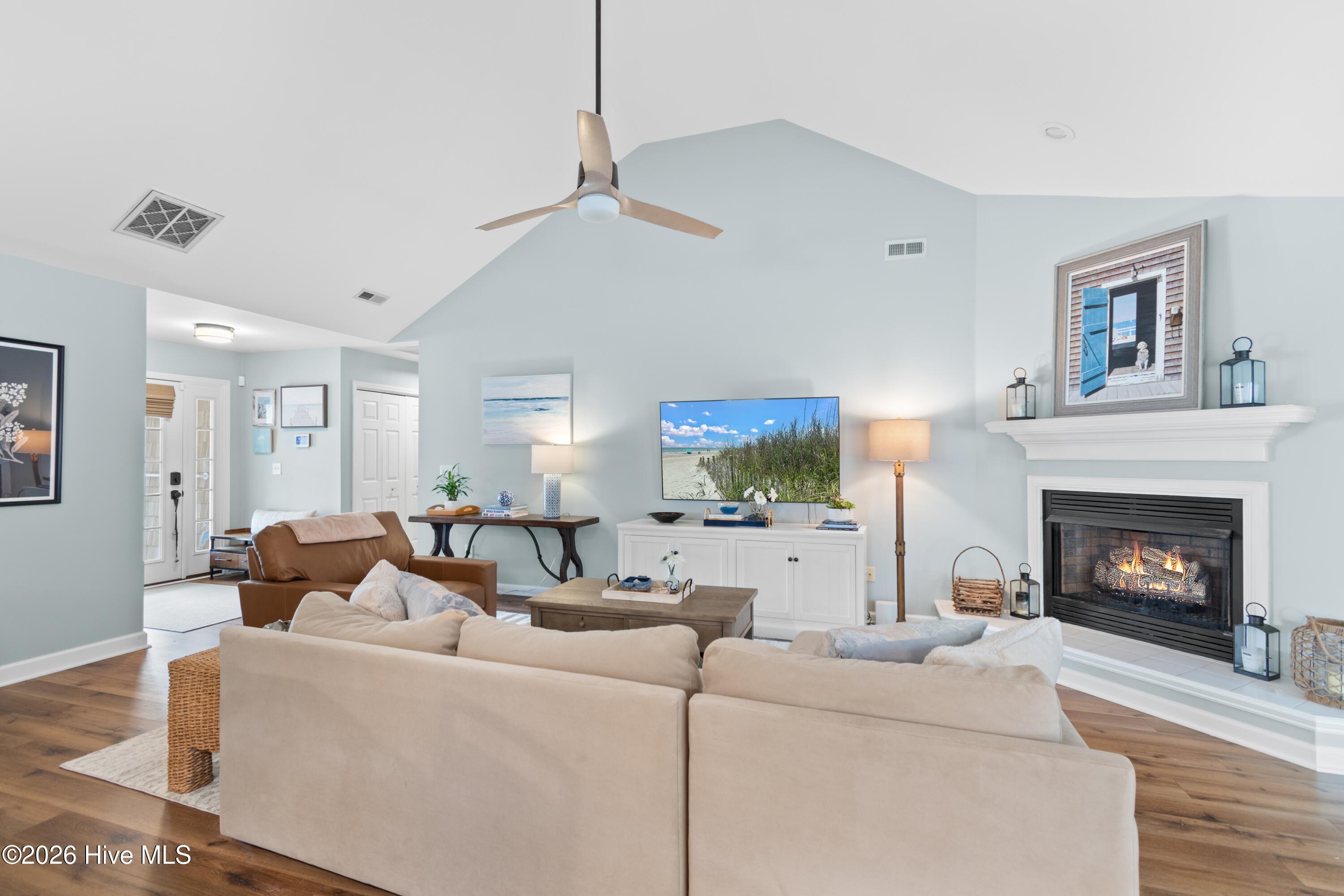 100558104 | Photo 24