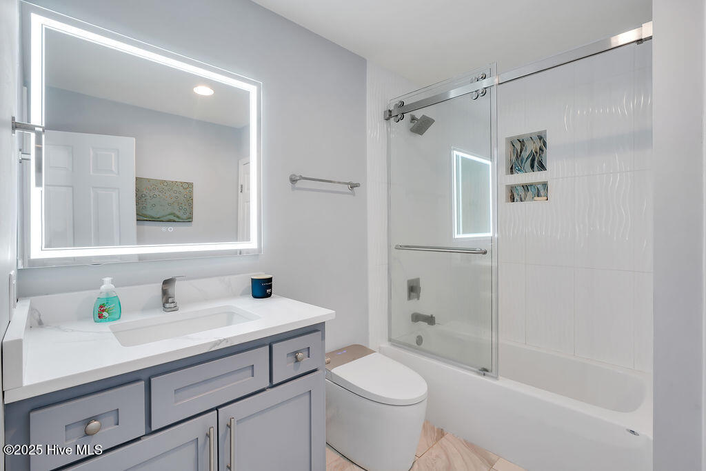 100553709 | Photo 33