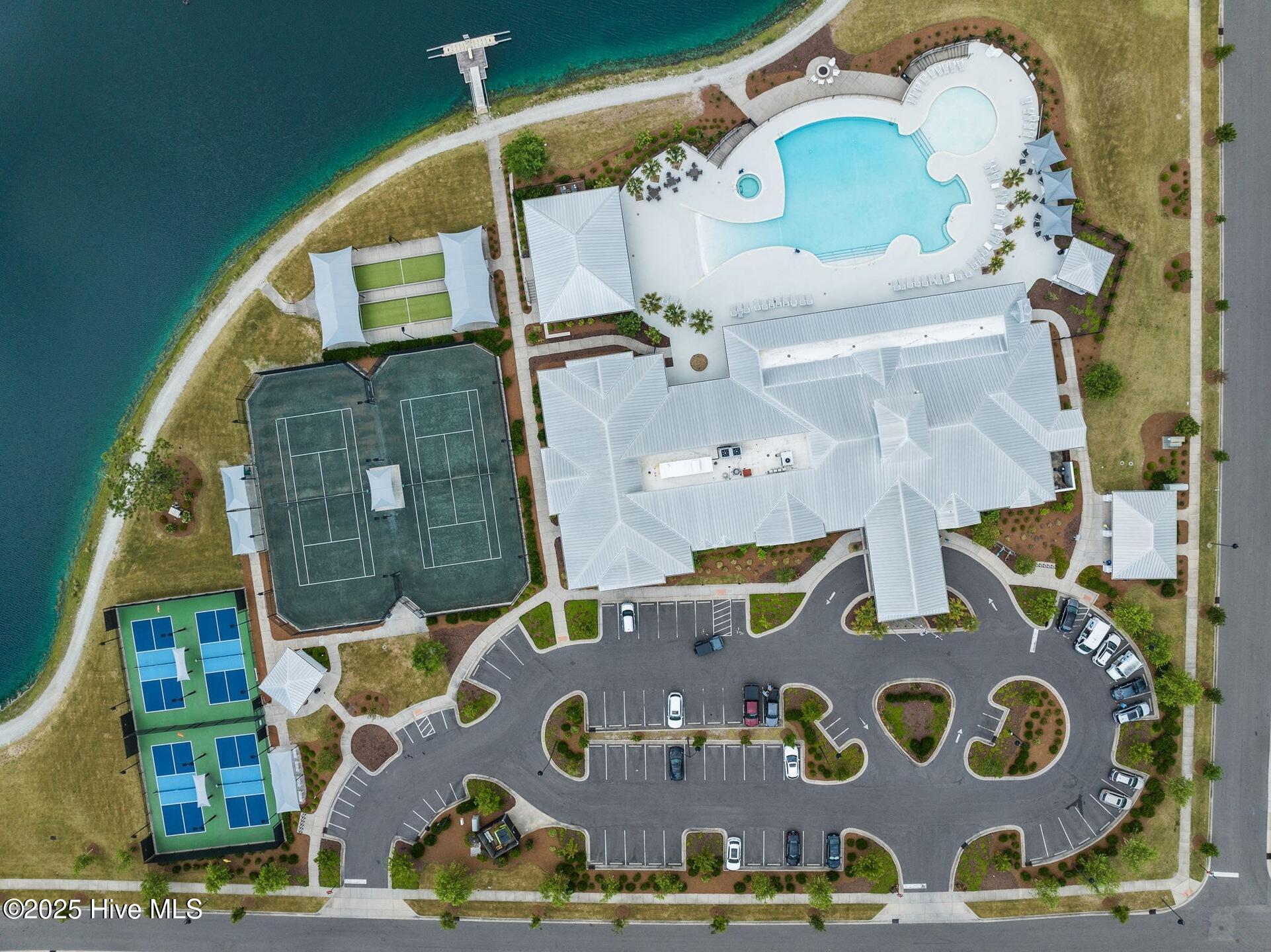 100528063 | Photo 58