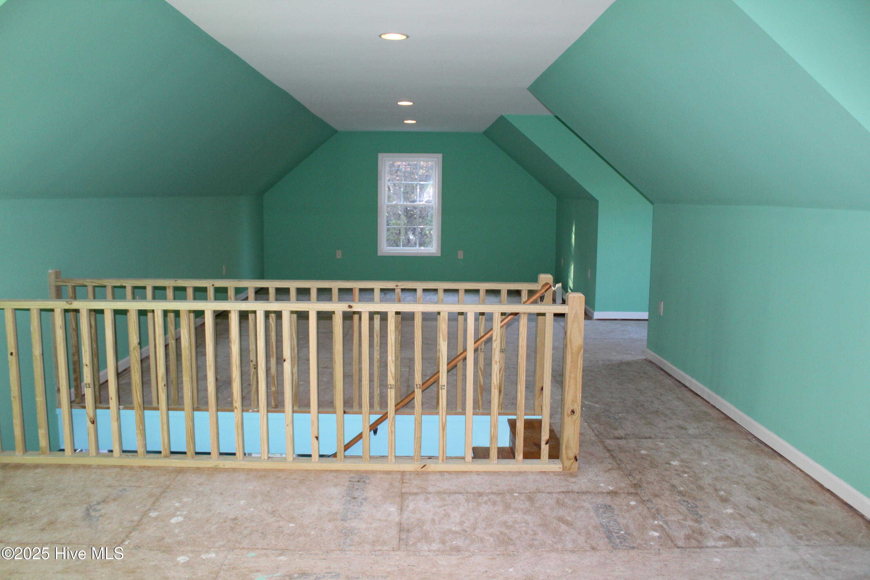 100540386 | Photo 14