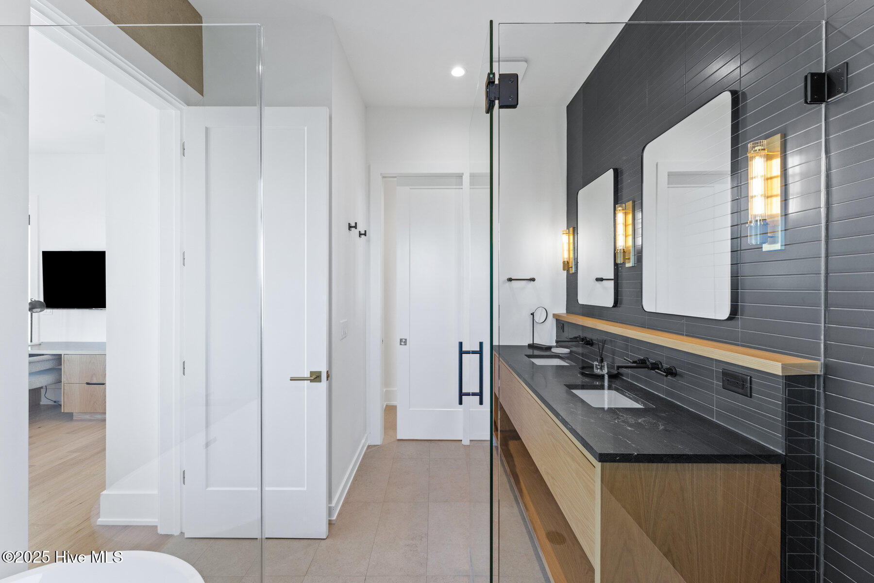 100535055 | Photo 22