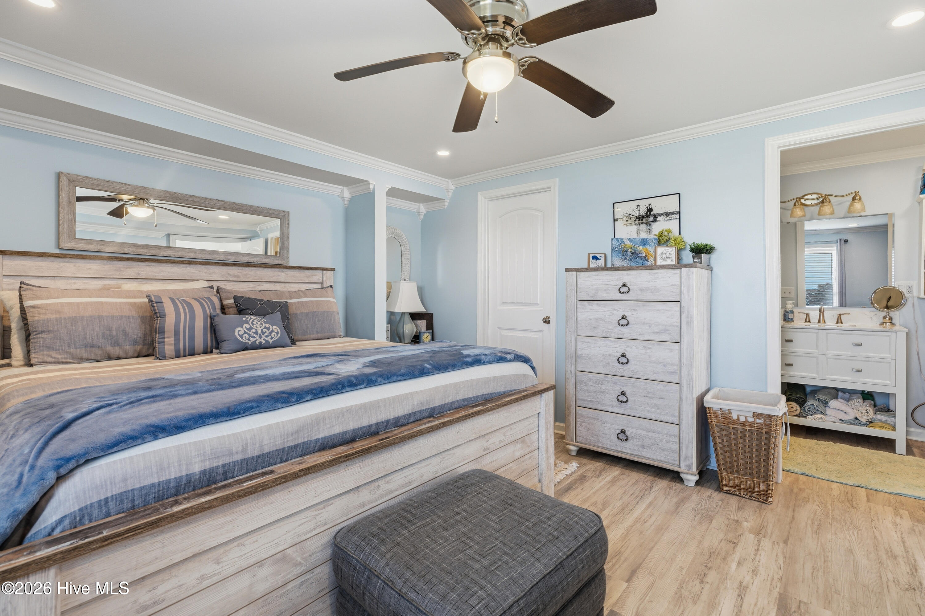 100564102 | Photo 13