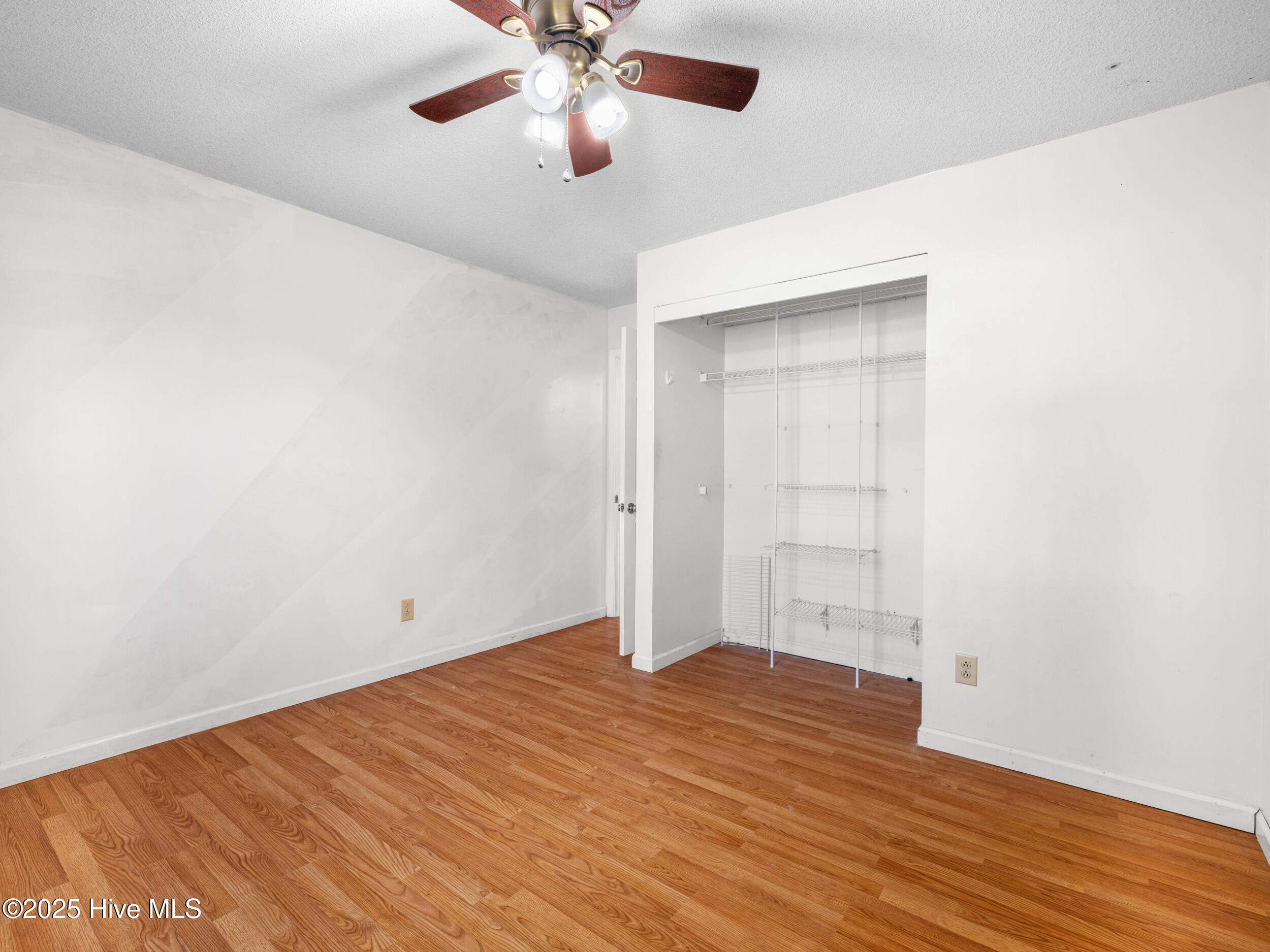 100540121 | Photo 22