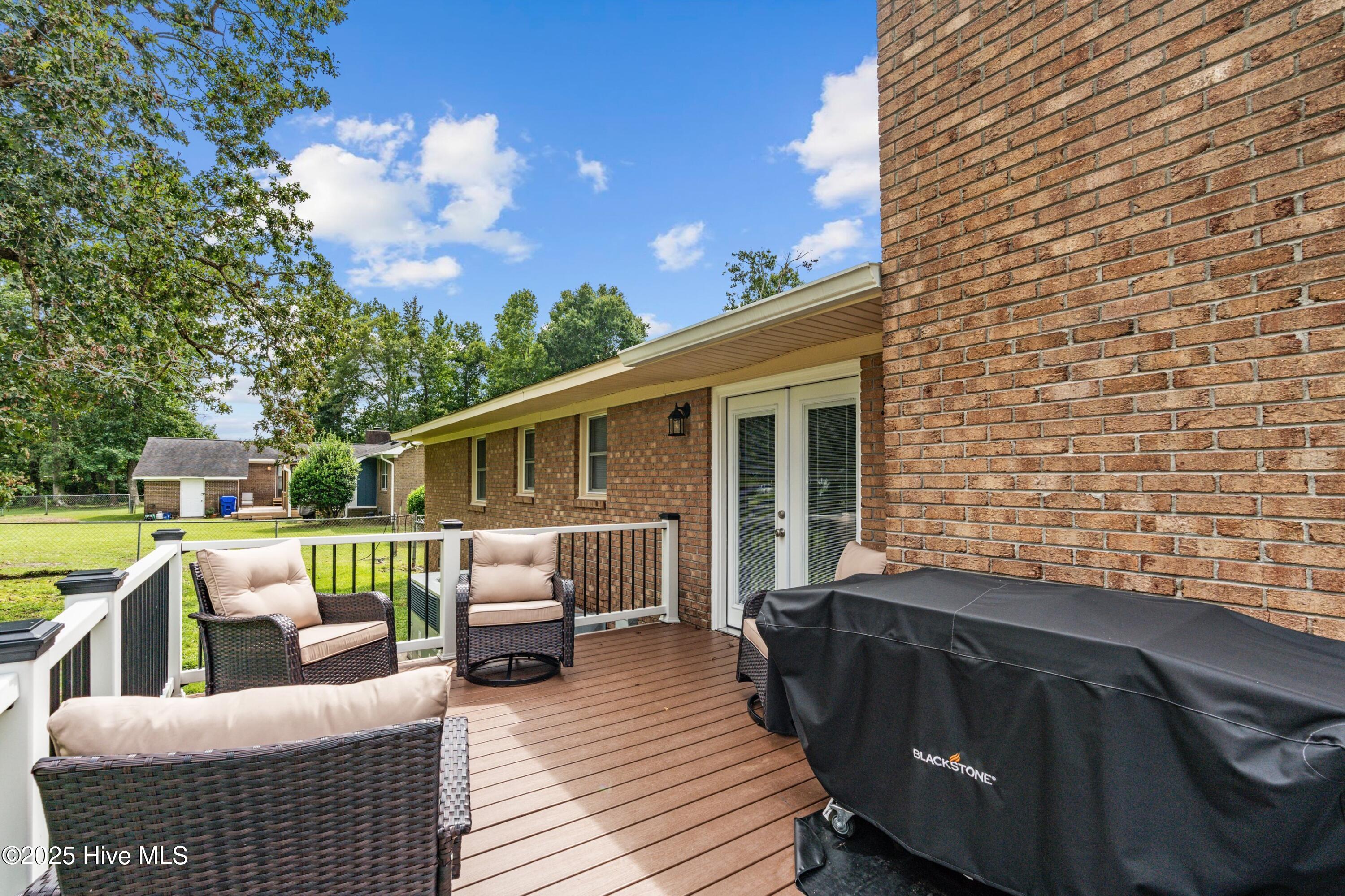 100526163 | Photo 44