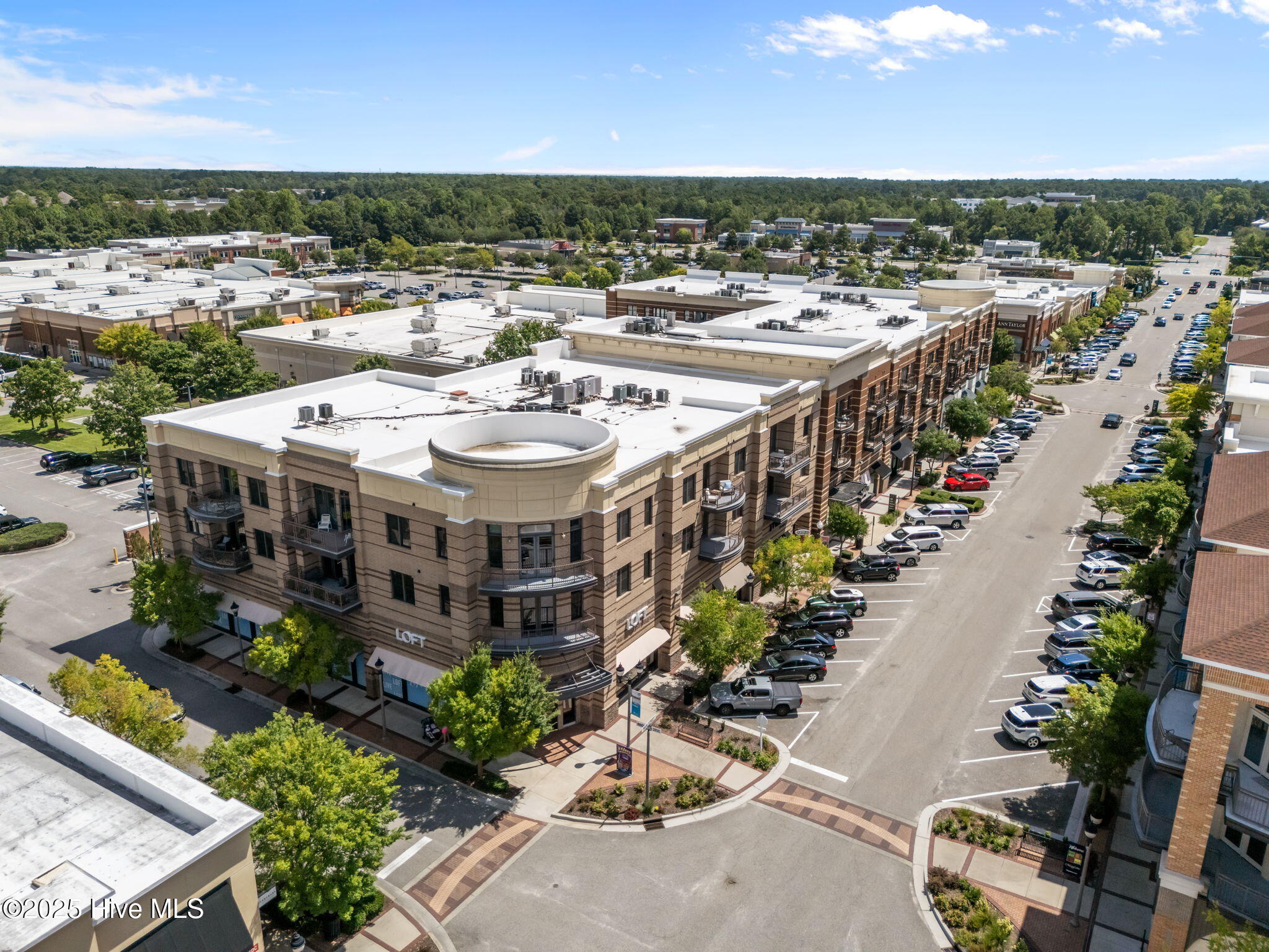 100525076 | Photo 61