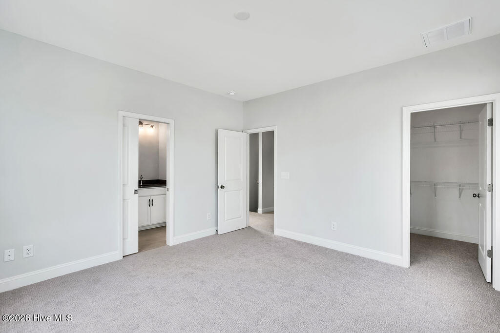 100549861 | Photo 12