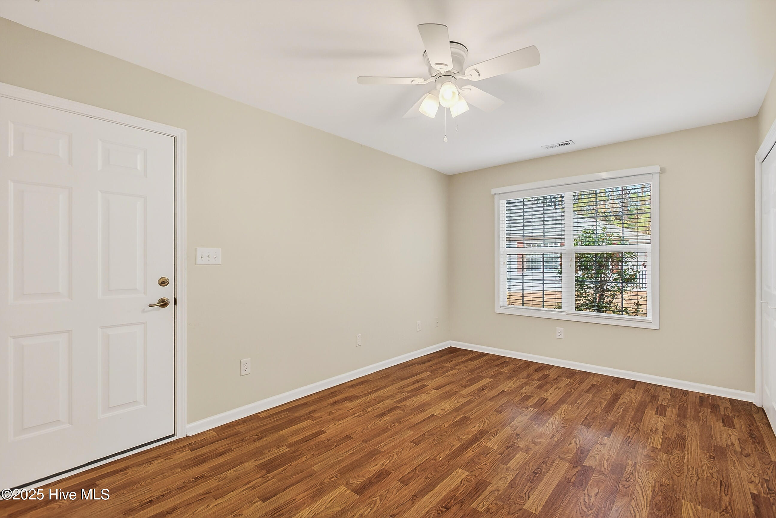 100546010 | Photo 19