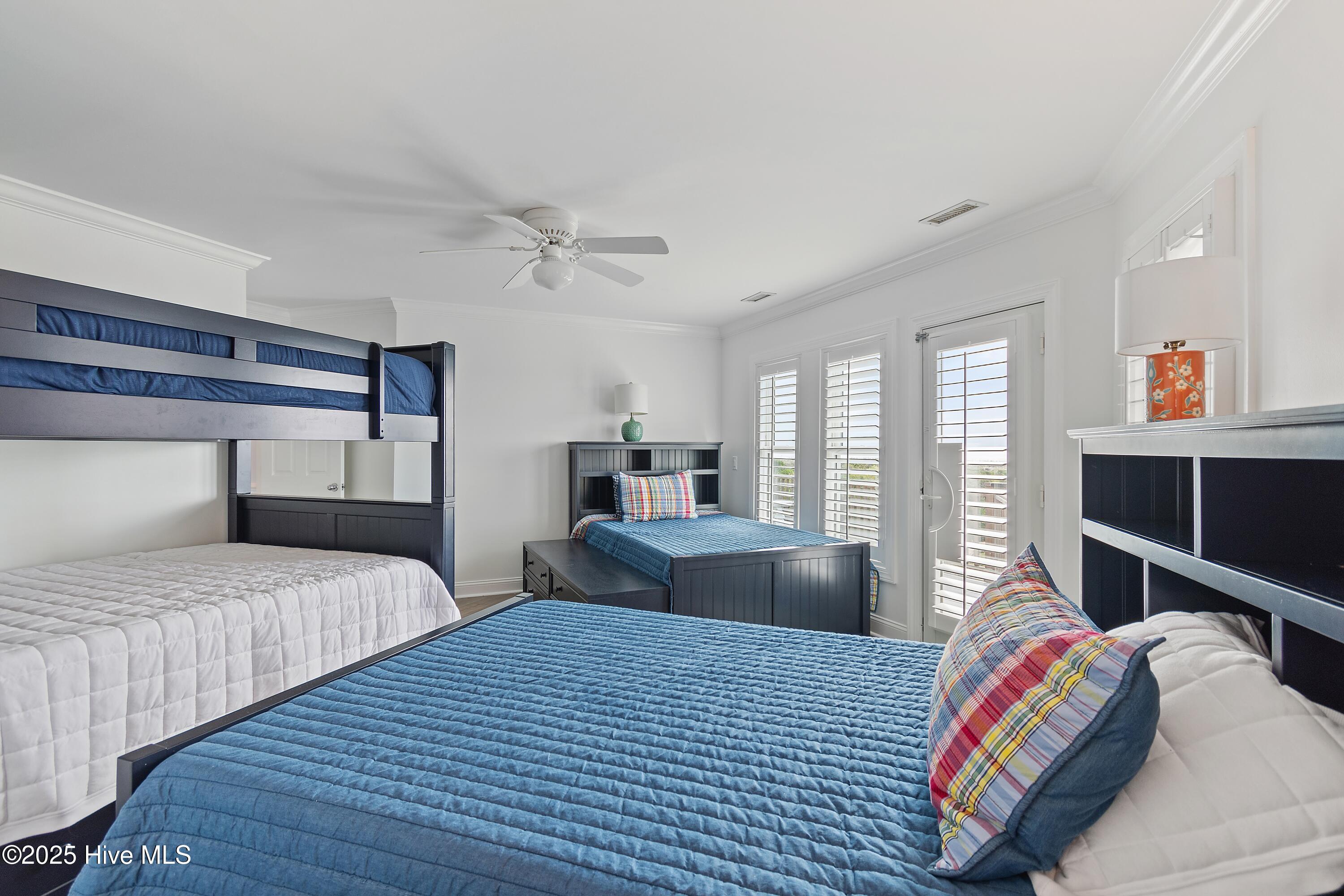 100536702 | Photo 93