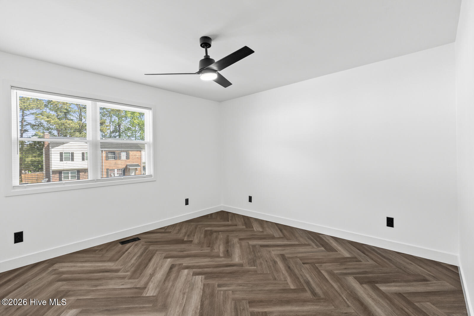 100568123 | Photo 14