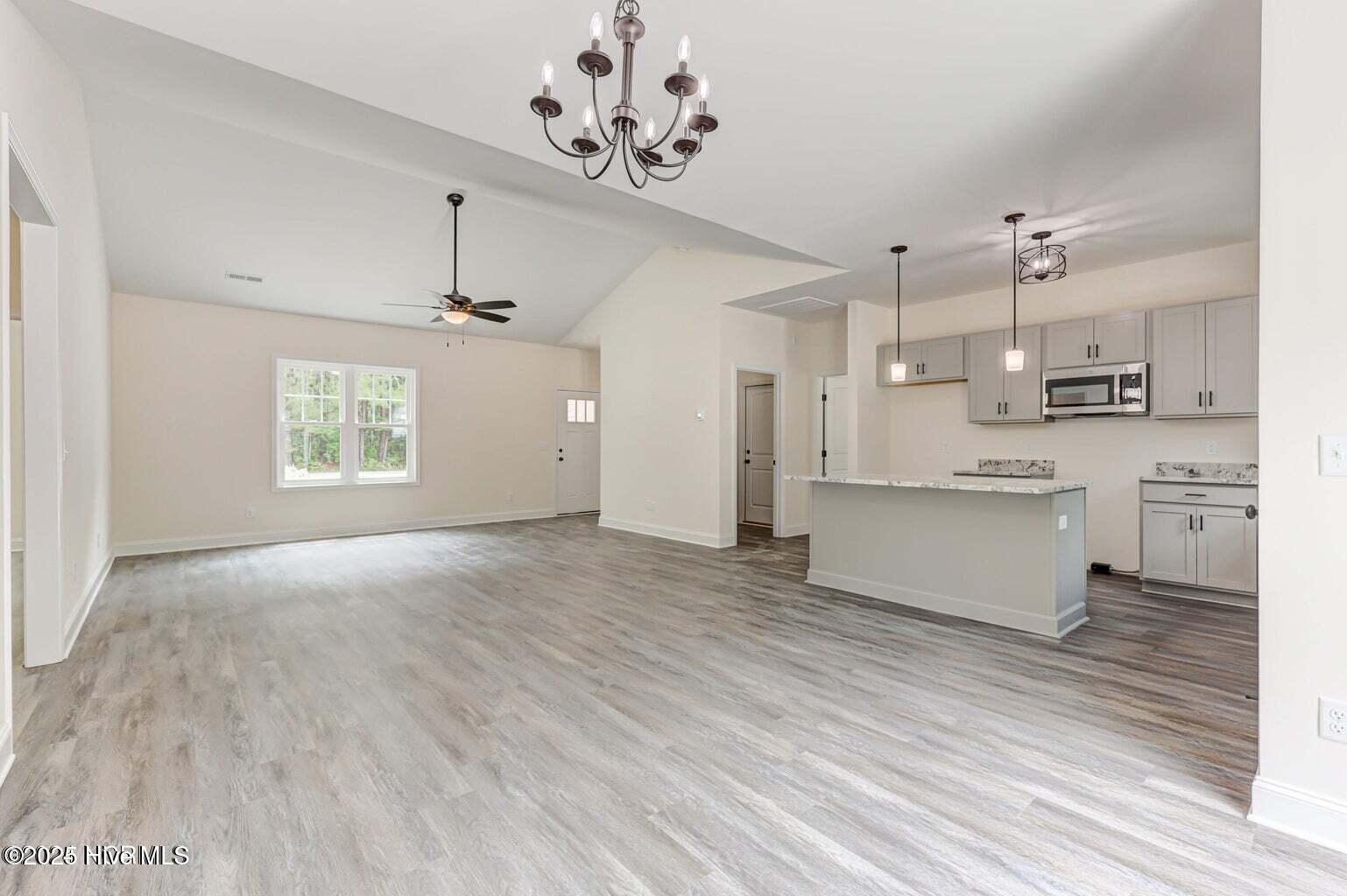 100509373 | Photo 11