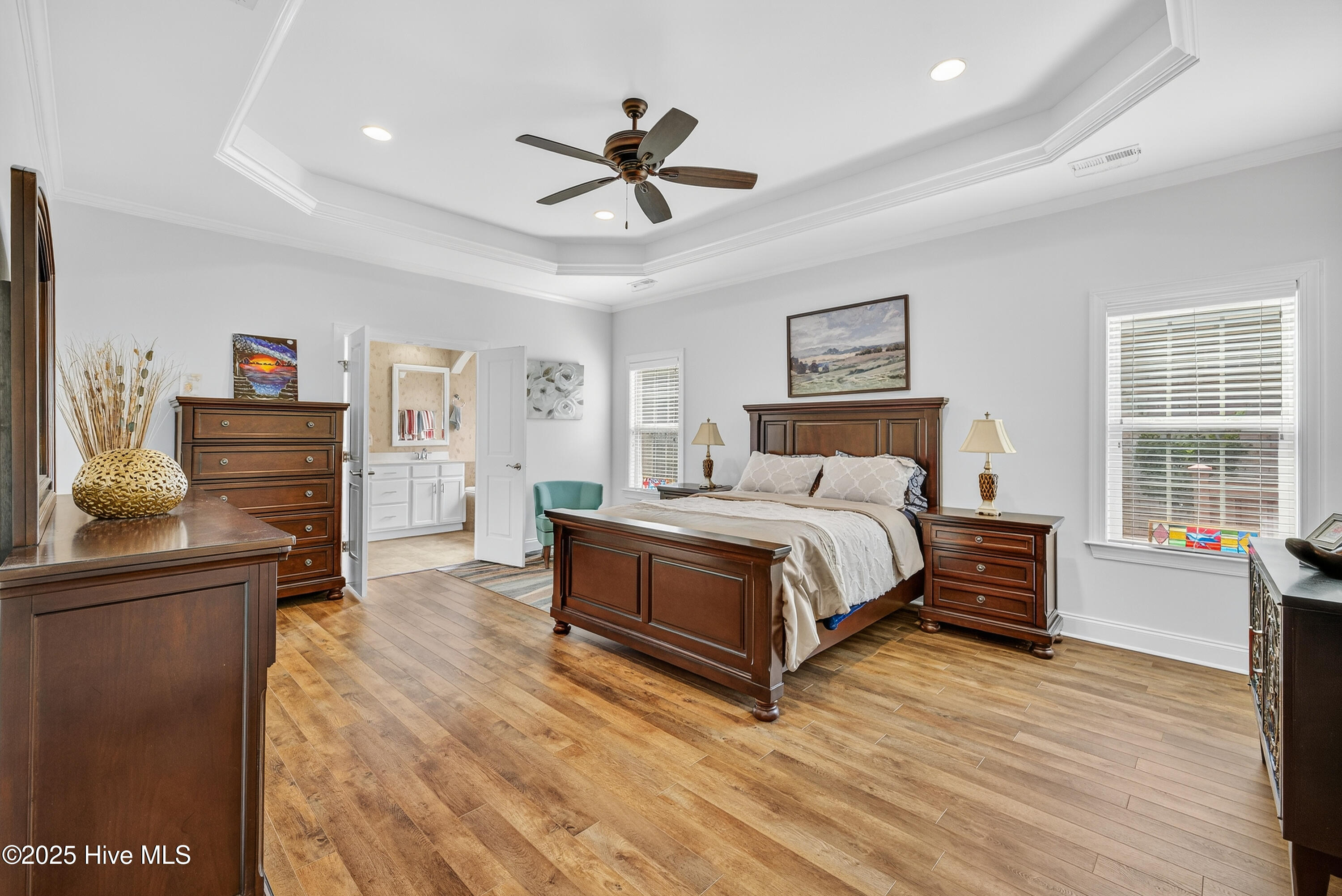 100535228 | Photo 11