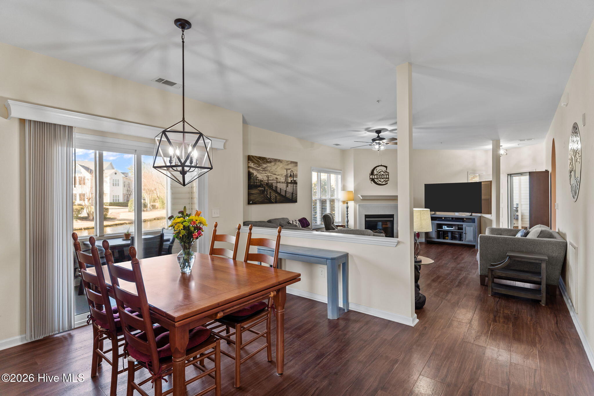 100560742 | Photo 10