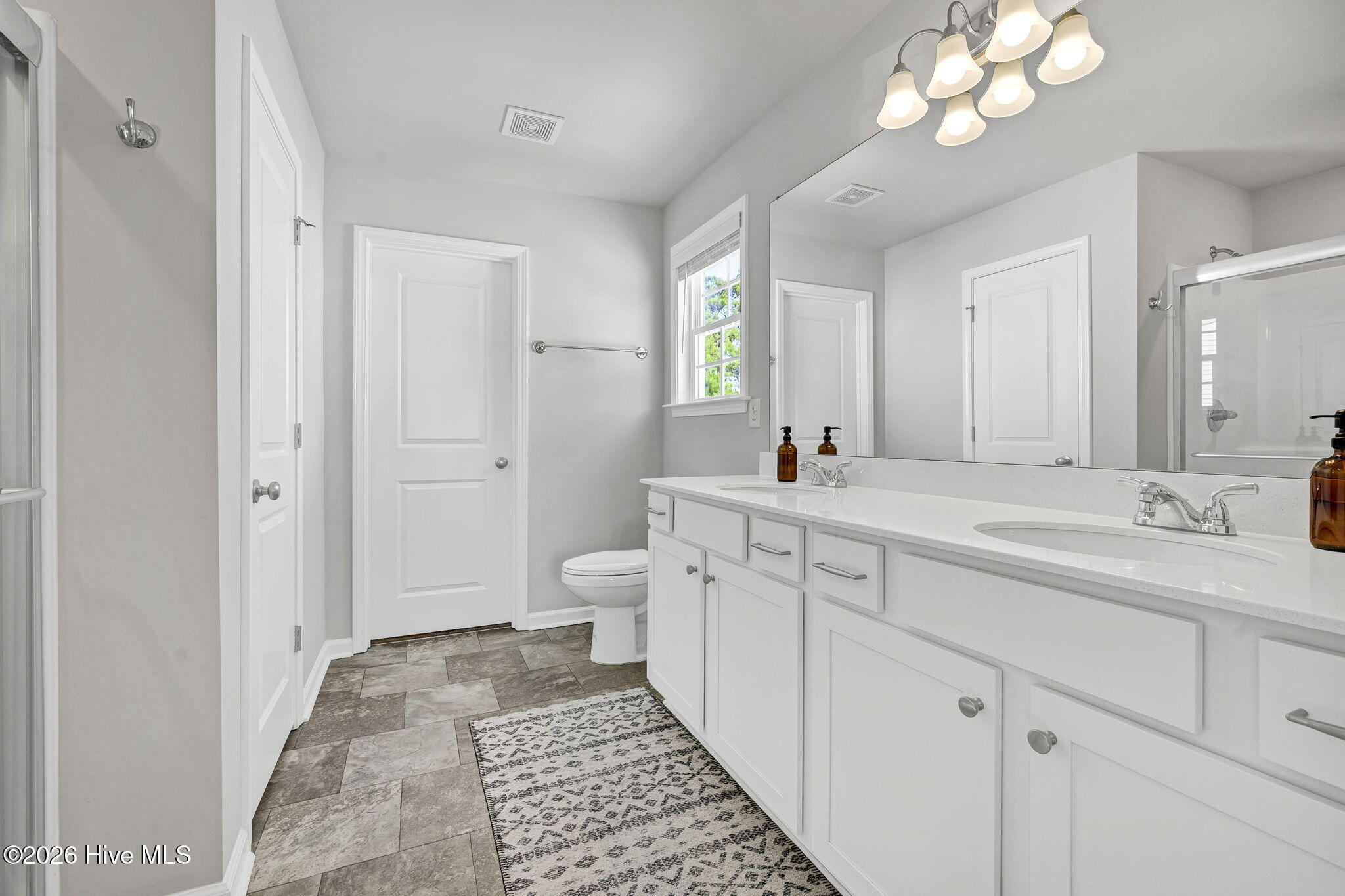 100552838 | Photo 18