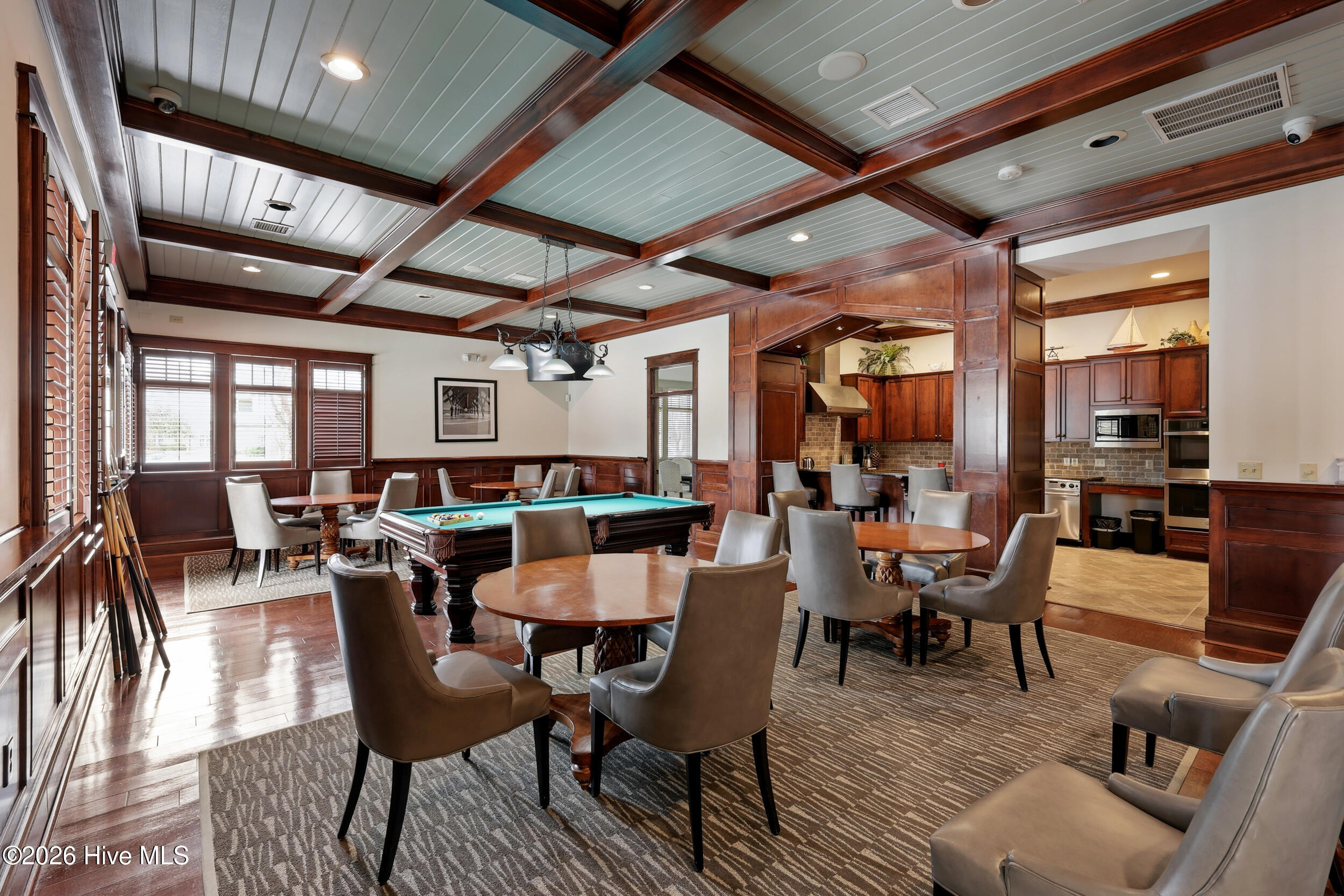 100556037 | Photo 34